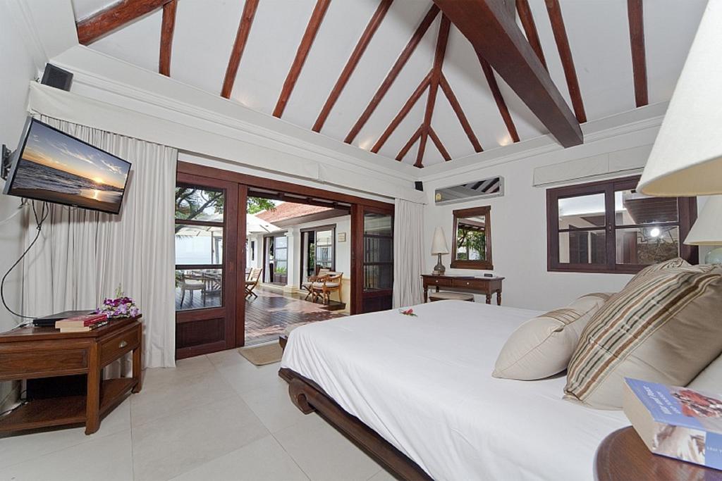 Beachfront Villa *
