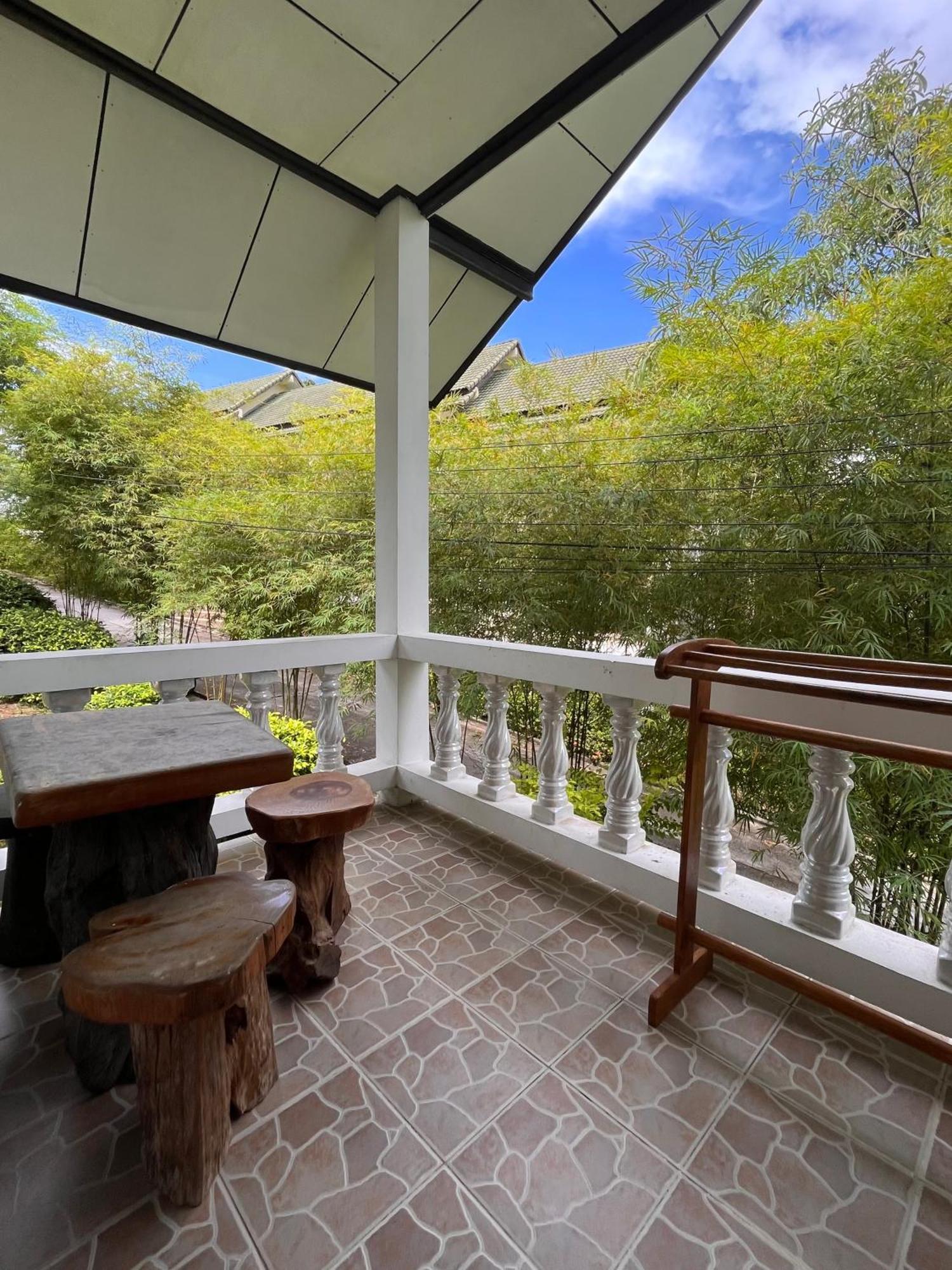 Resort Golden Hill Wok Tum
