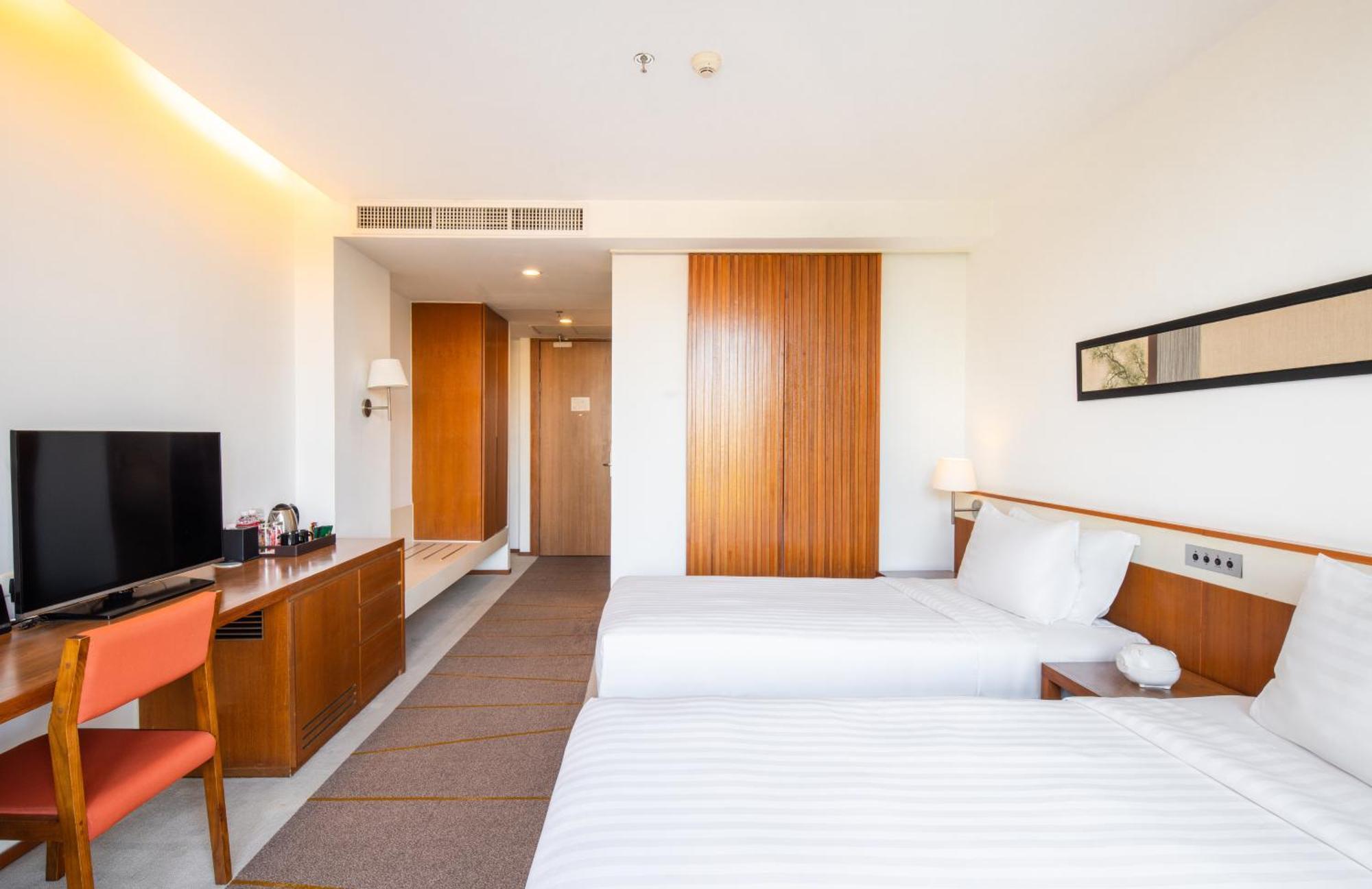Eastin Tan 4*