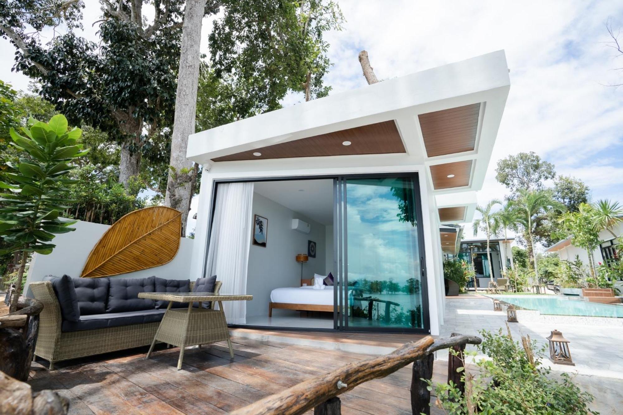 Beachhouse Pool Krabi