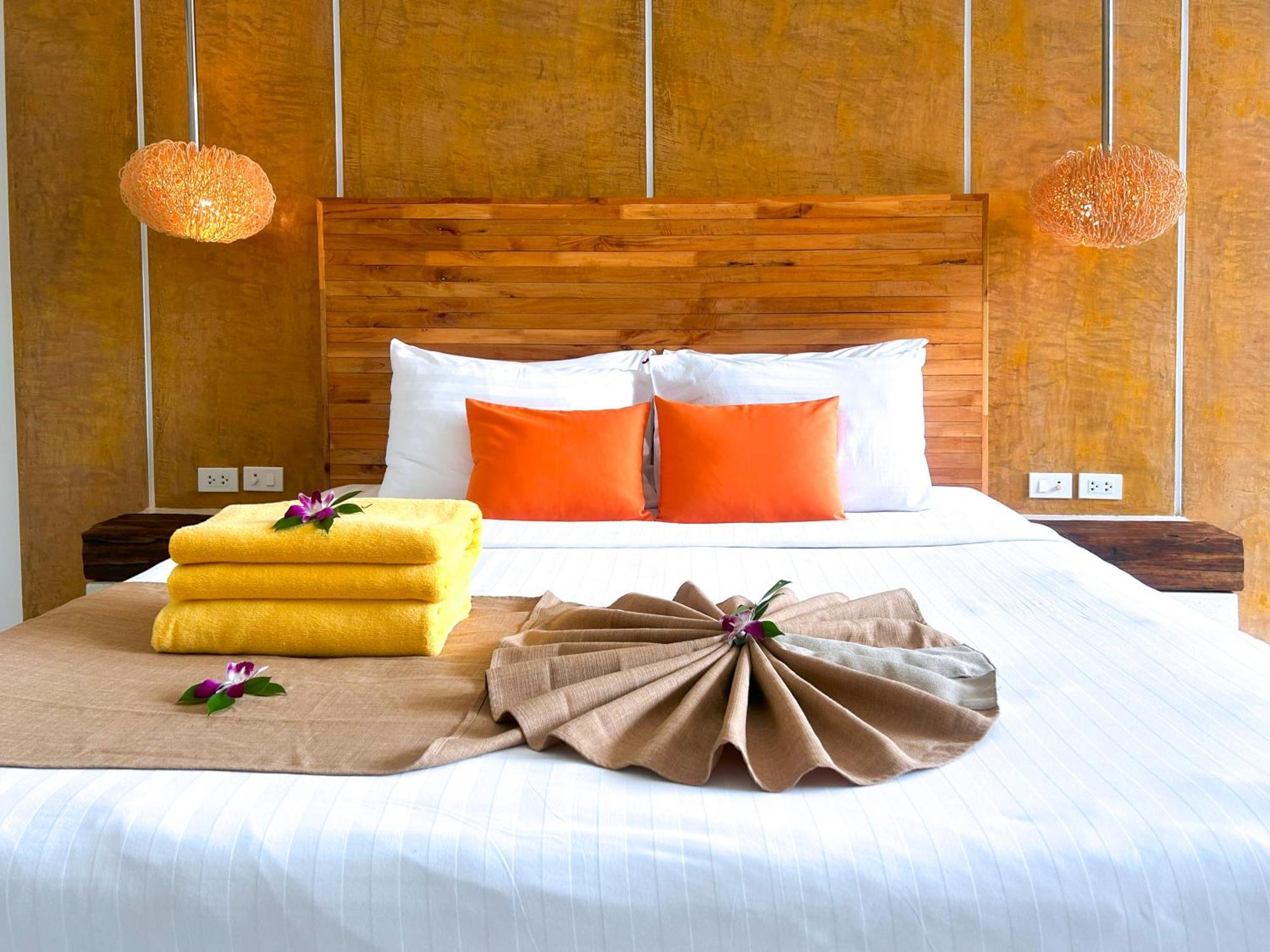 Summer Luxury & Baan Tai