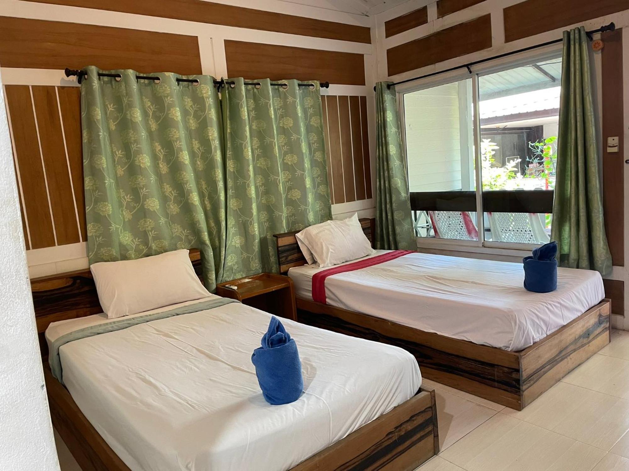 Resort Twin Palms