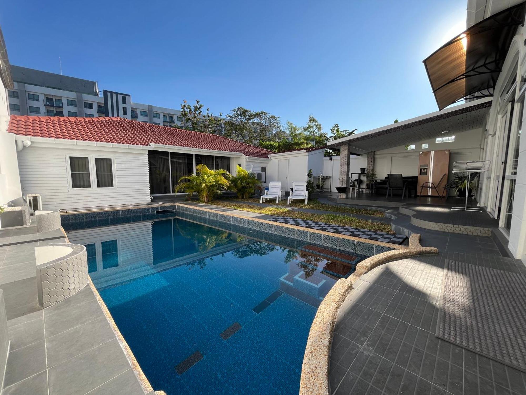 Villa Natural Pool Pattaya 4 Bedroom