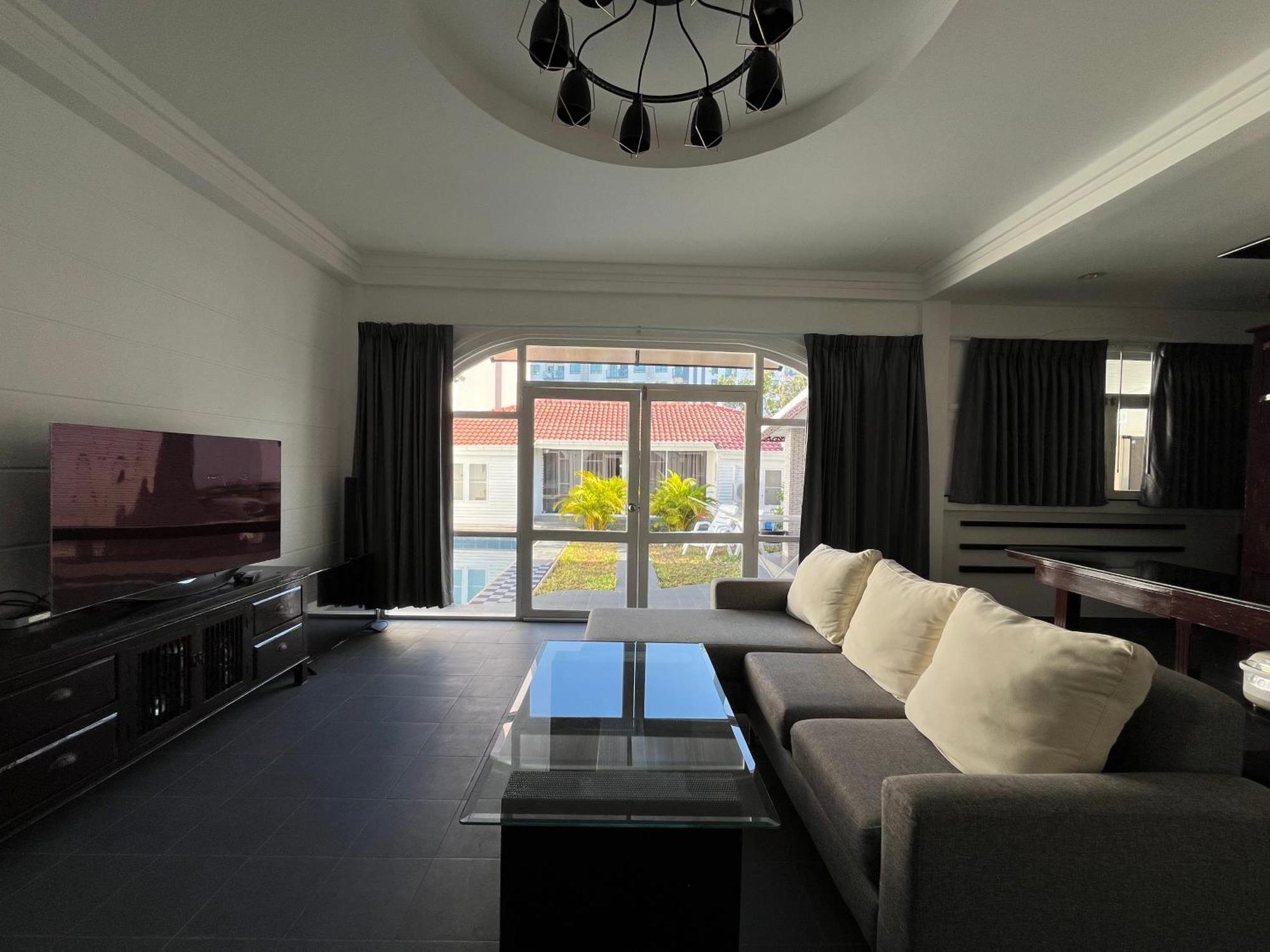 Villa Natural Pool Pattaya 4 Bedroom