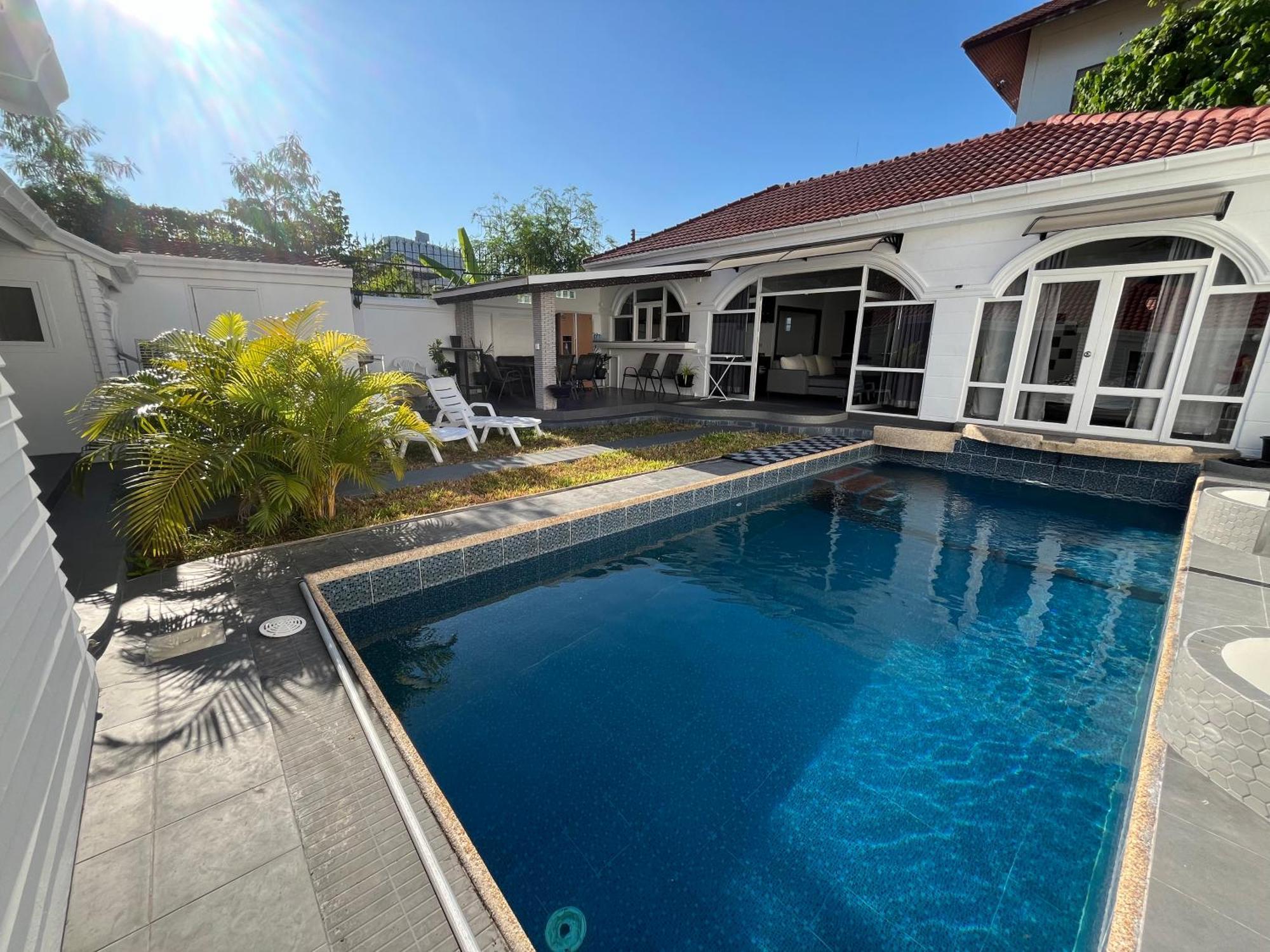 Natural Pool Pattaya 4 Bedroom Villa Jomtien Beach