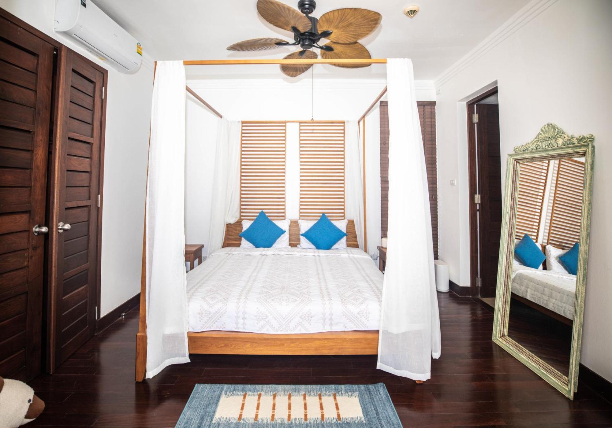 Villa 蓝星海边一线海景五卧室度假风别墅 Koh Samui
