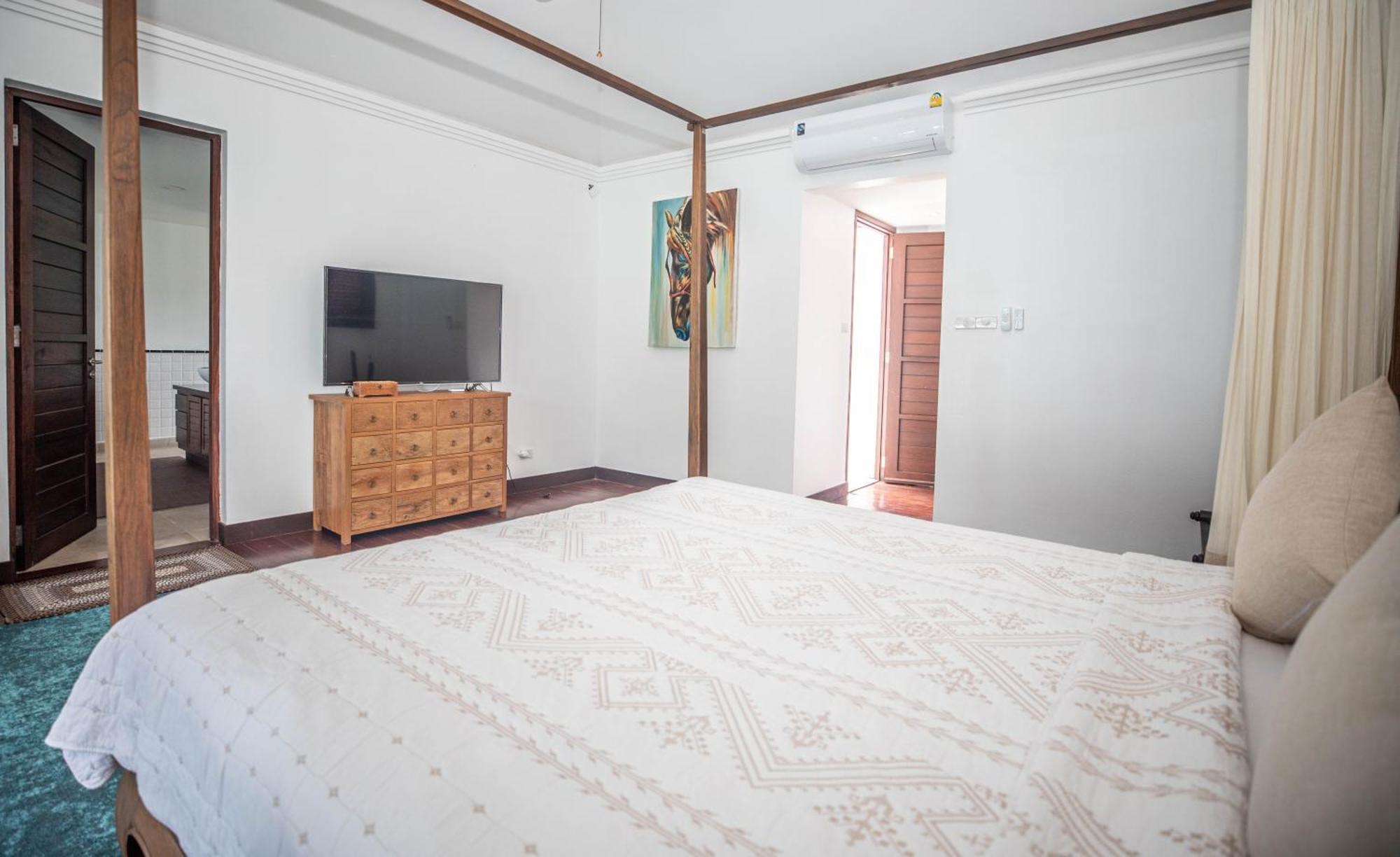 Villa 蓝星海边一线海景五卧室度假风别墅
