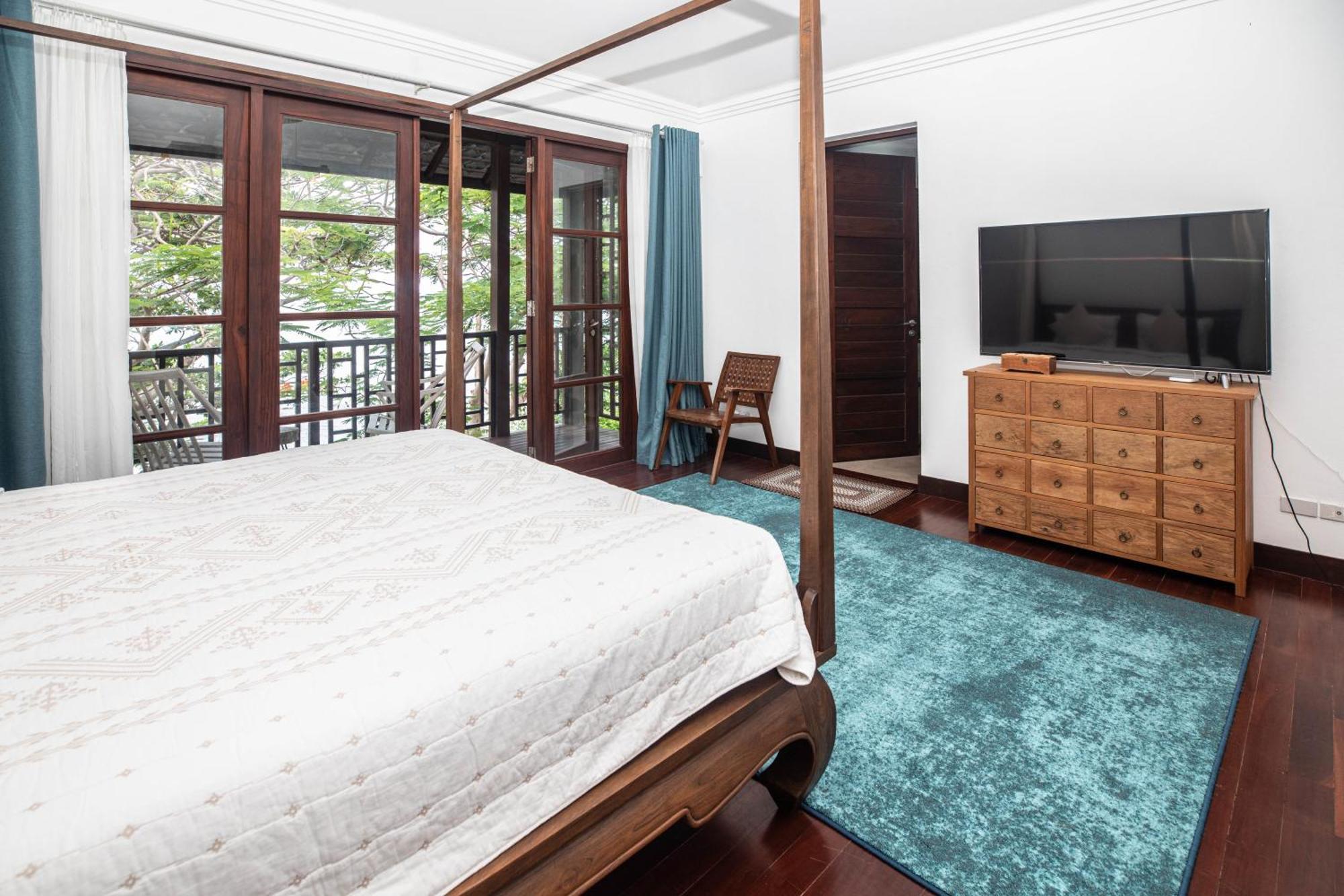 Villa 蓝星海边一线海景五卧室度假风别墅