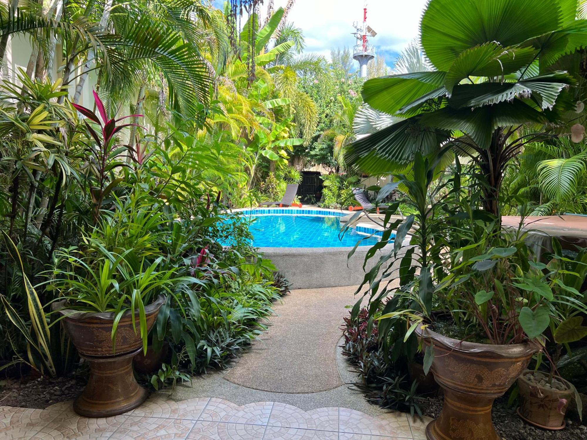 Khaolak 2k Pool