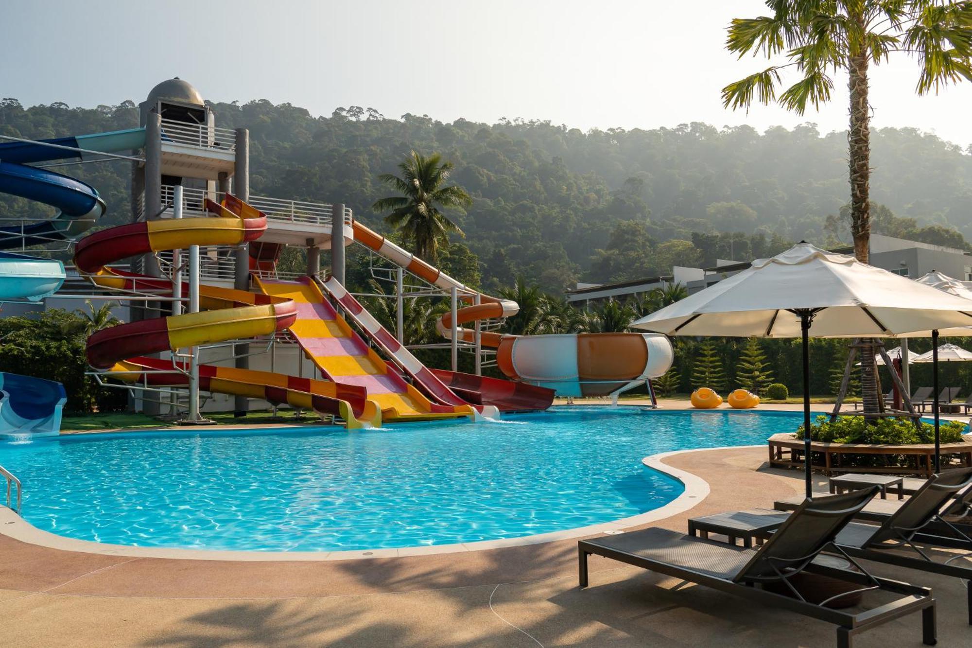 Resort Paradise & 4*
