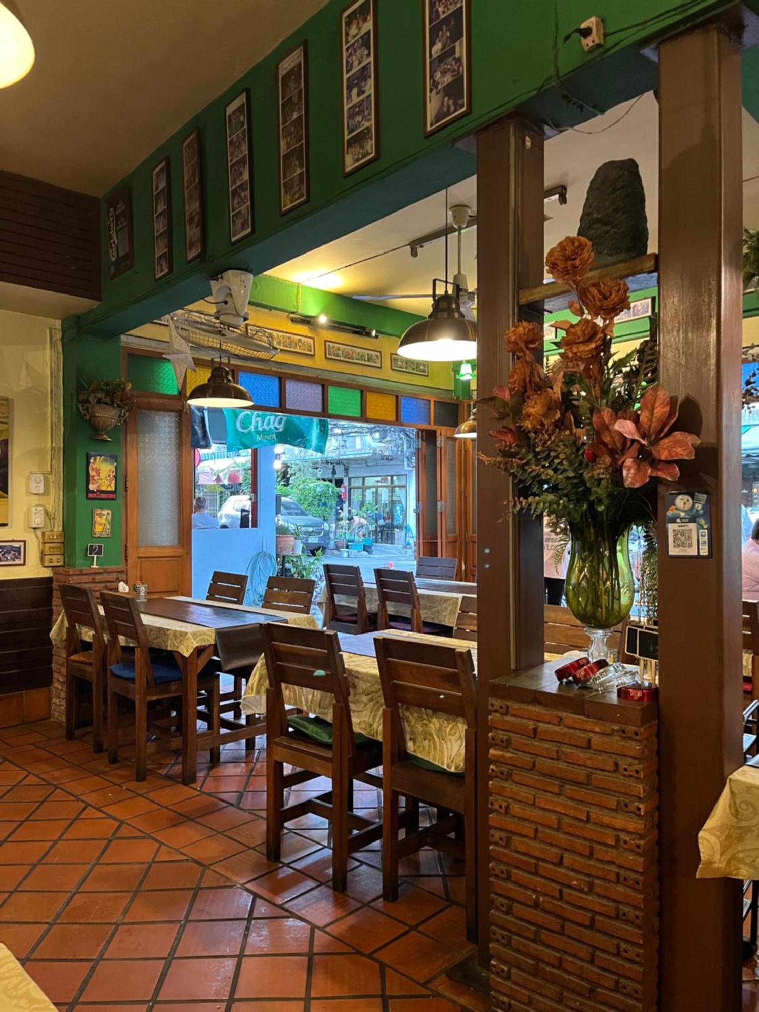 Acomodação com café da manhã  Baan Glang Soi Restaurant & Banguecoque