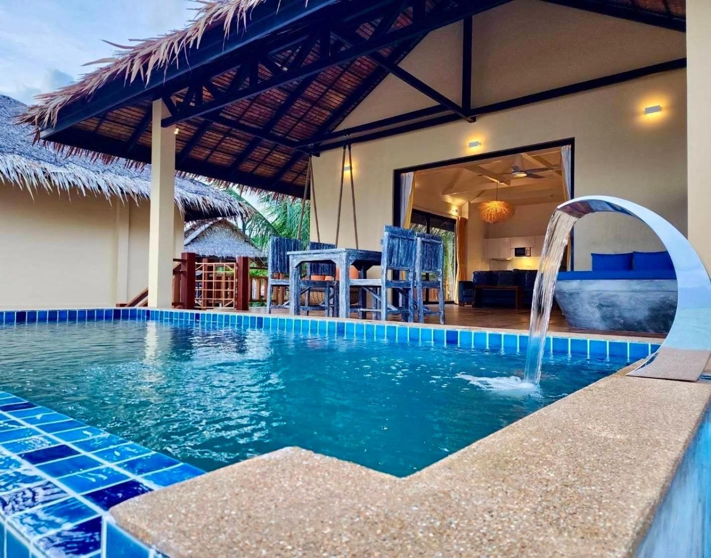 Absolute Beachfront Hotel Baan Tai