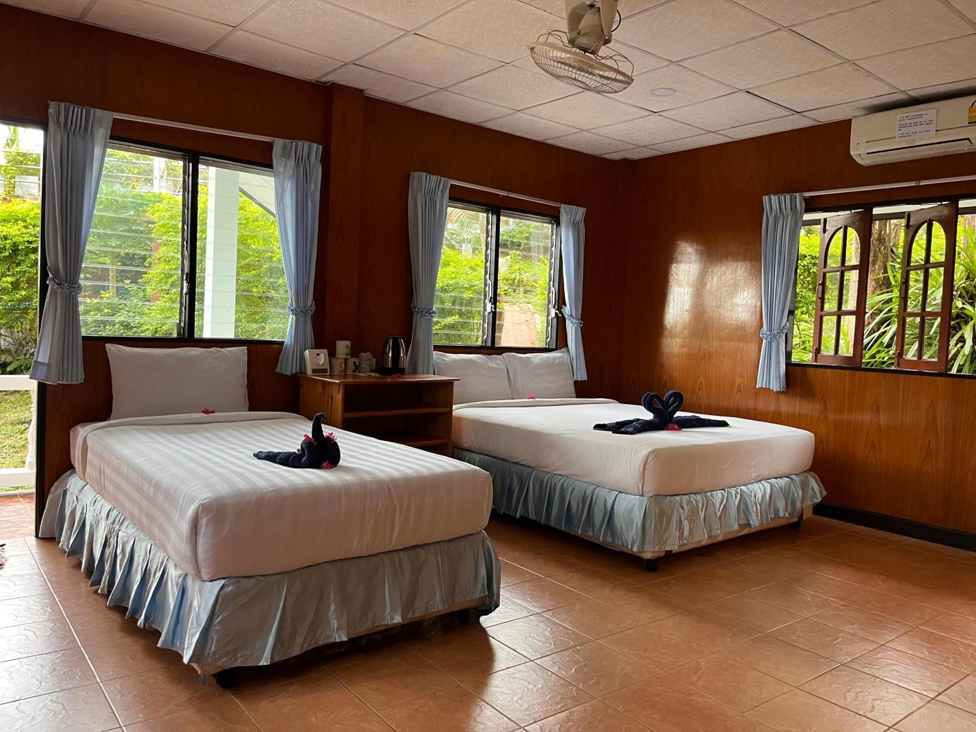 Resort Golden Hill Wok Tum