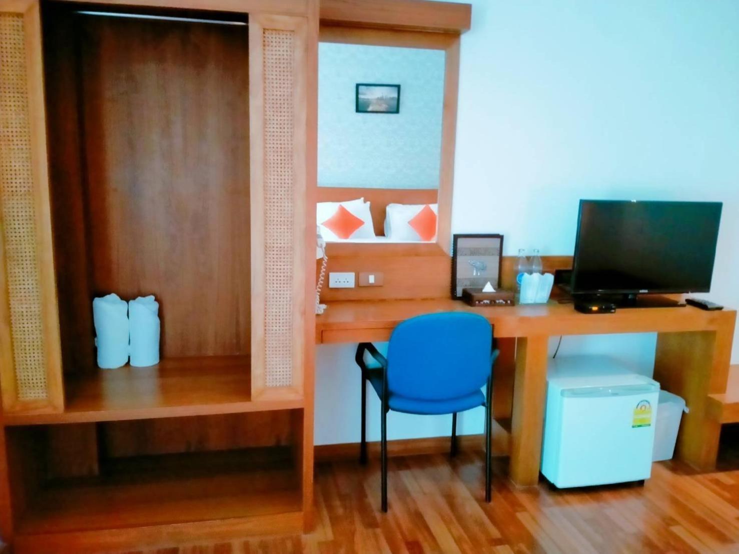 Jingjit Hotel 2*