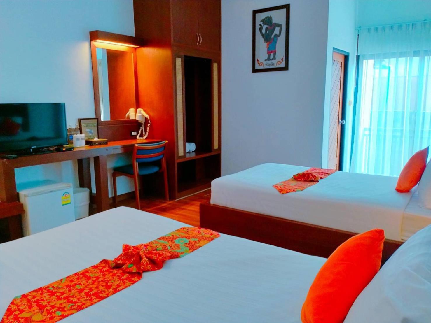 Jingjit Hotel 2*