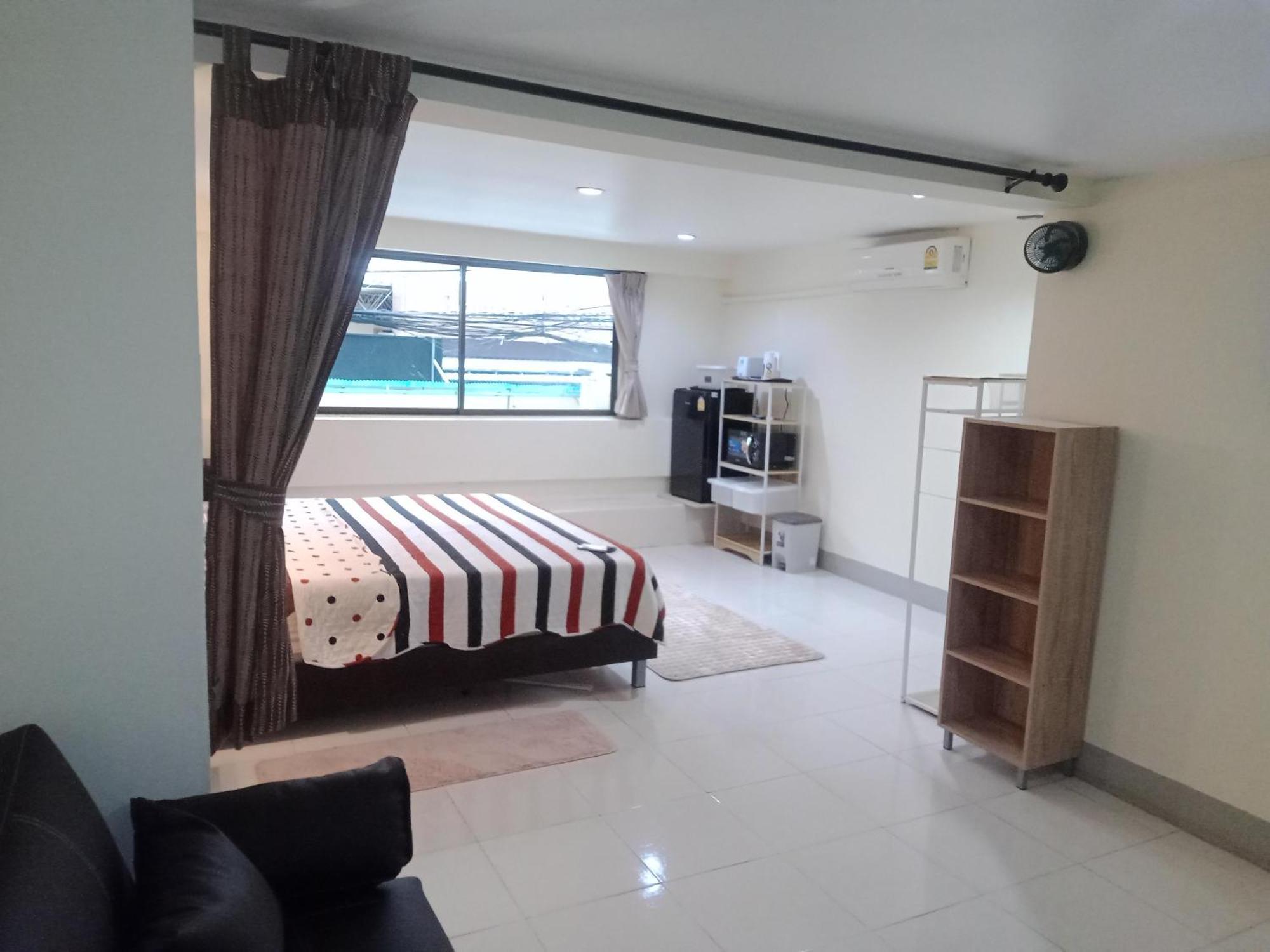 Guest house Living & Cafe Bar *