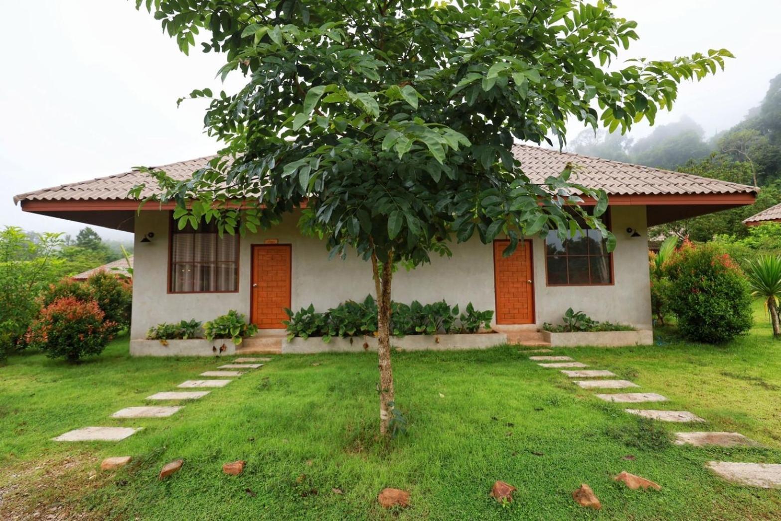 The Liveliwoods Guest house Khao Sok National Park