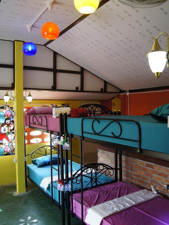 Dorm Des Fleurs Hostel