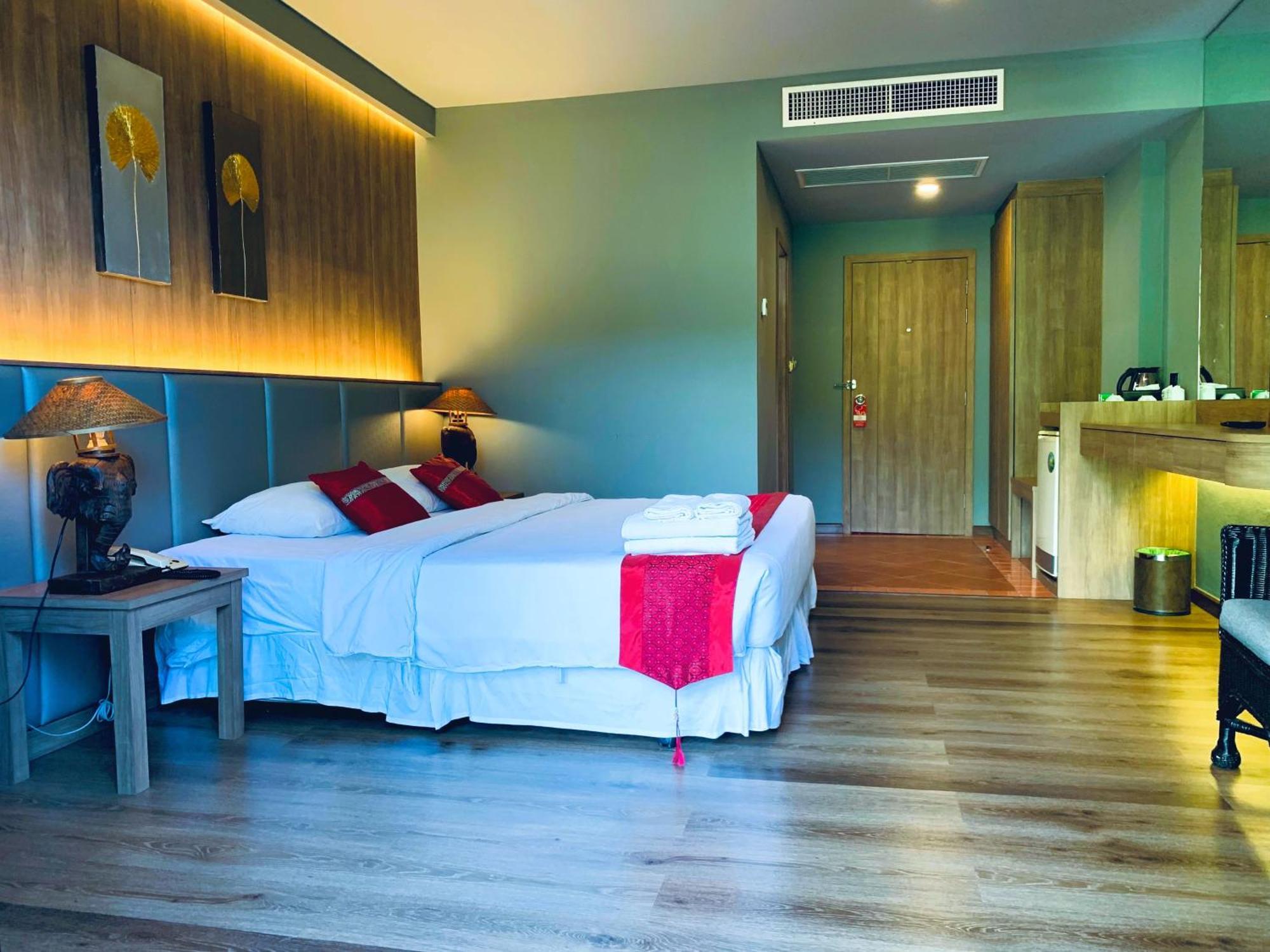 Chang Buri & Hillside Resort 3*