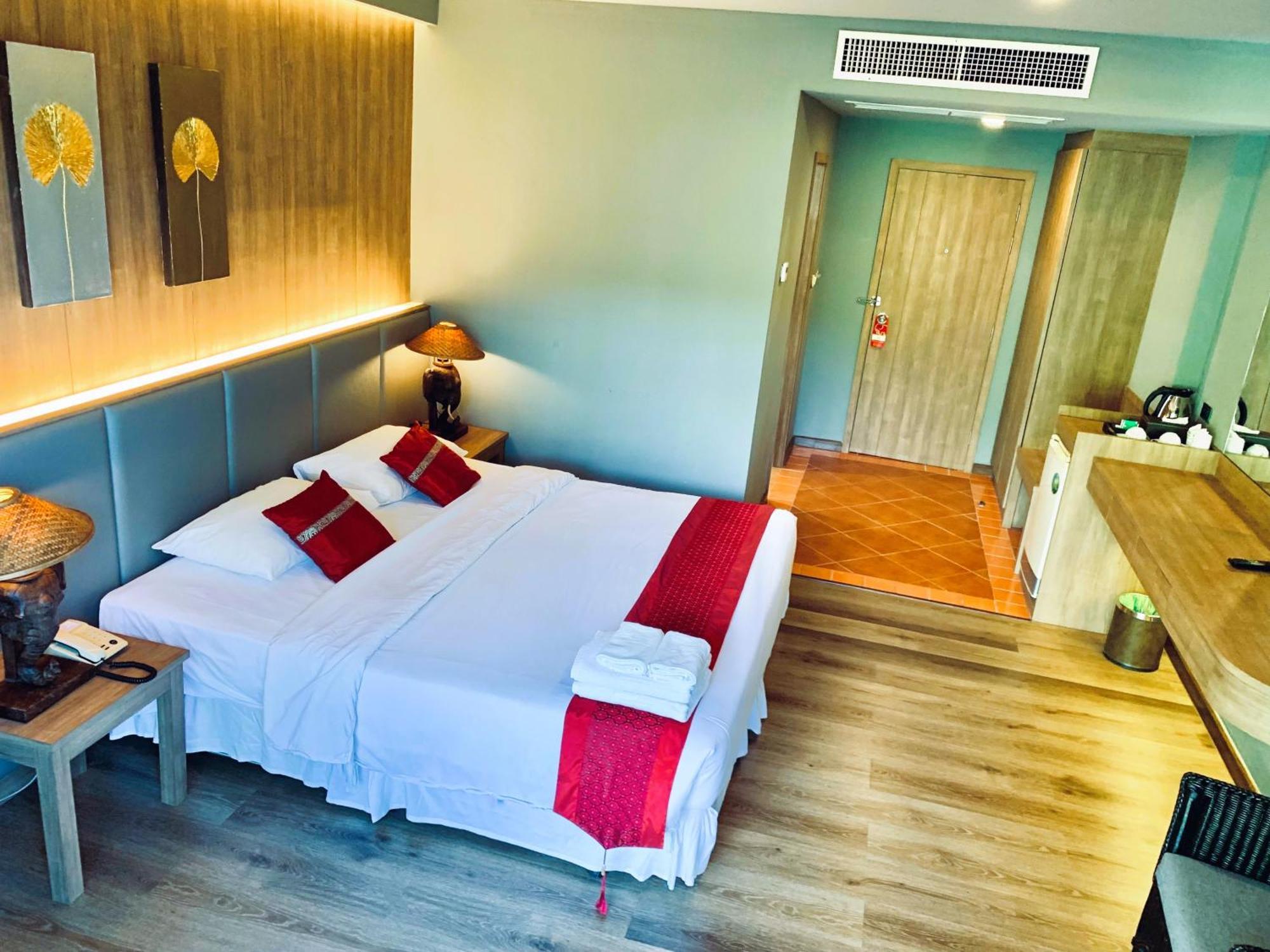 Chang Buri & Hillside Resort 3*