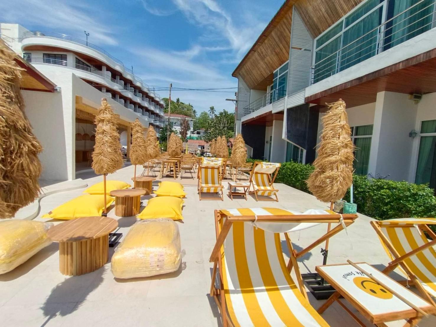 Smile Samui Front Hotel 4*