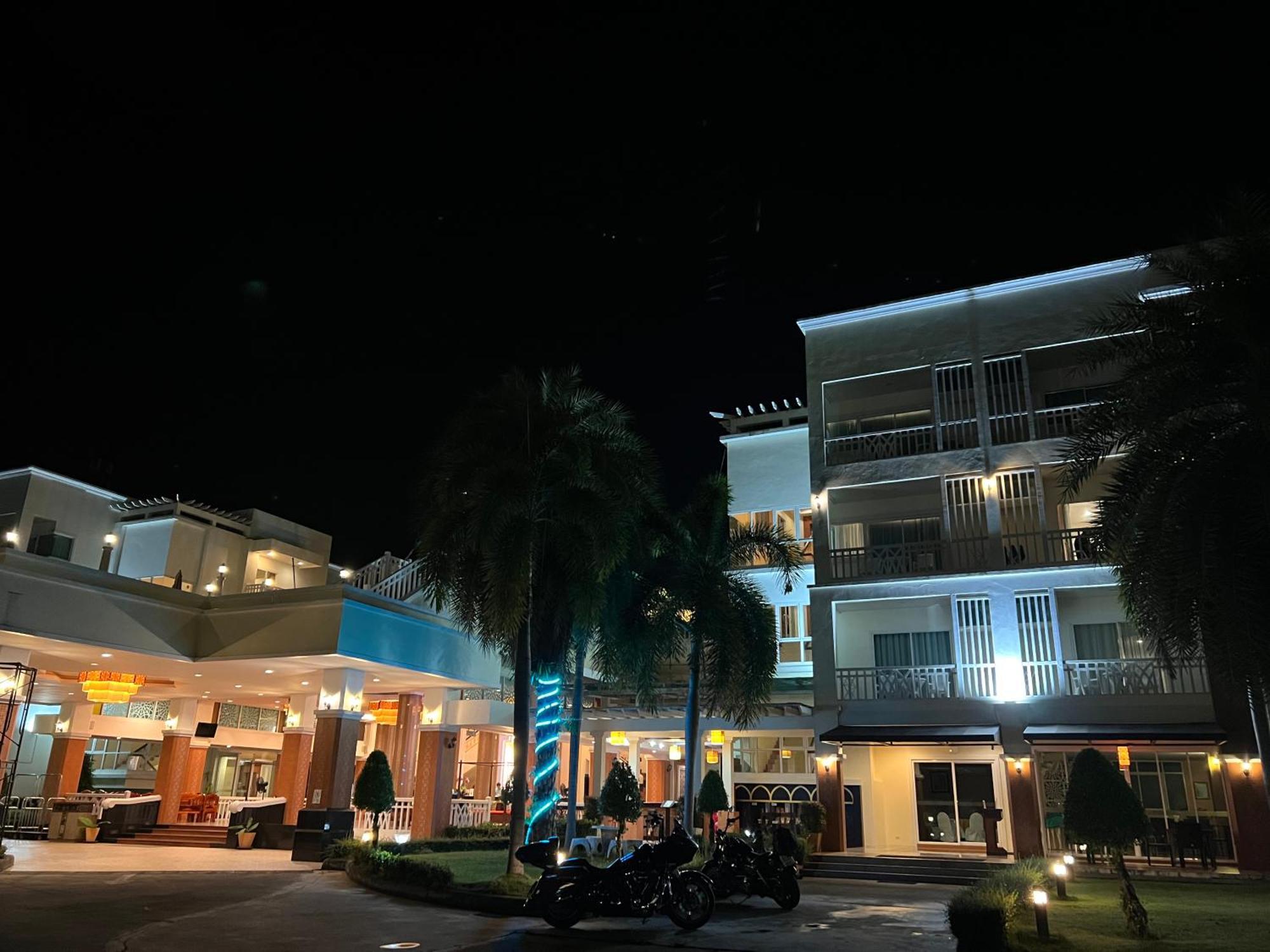 Front Bay Resort Krabi