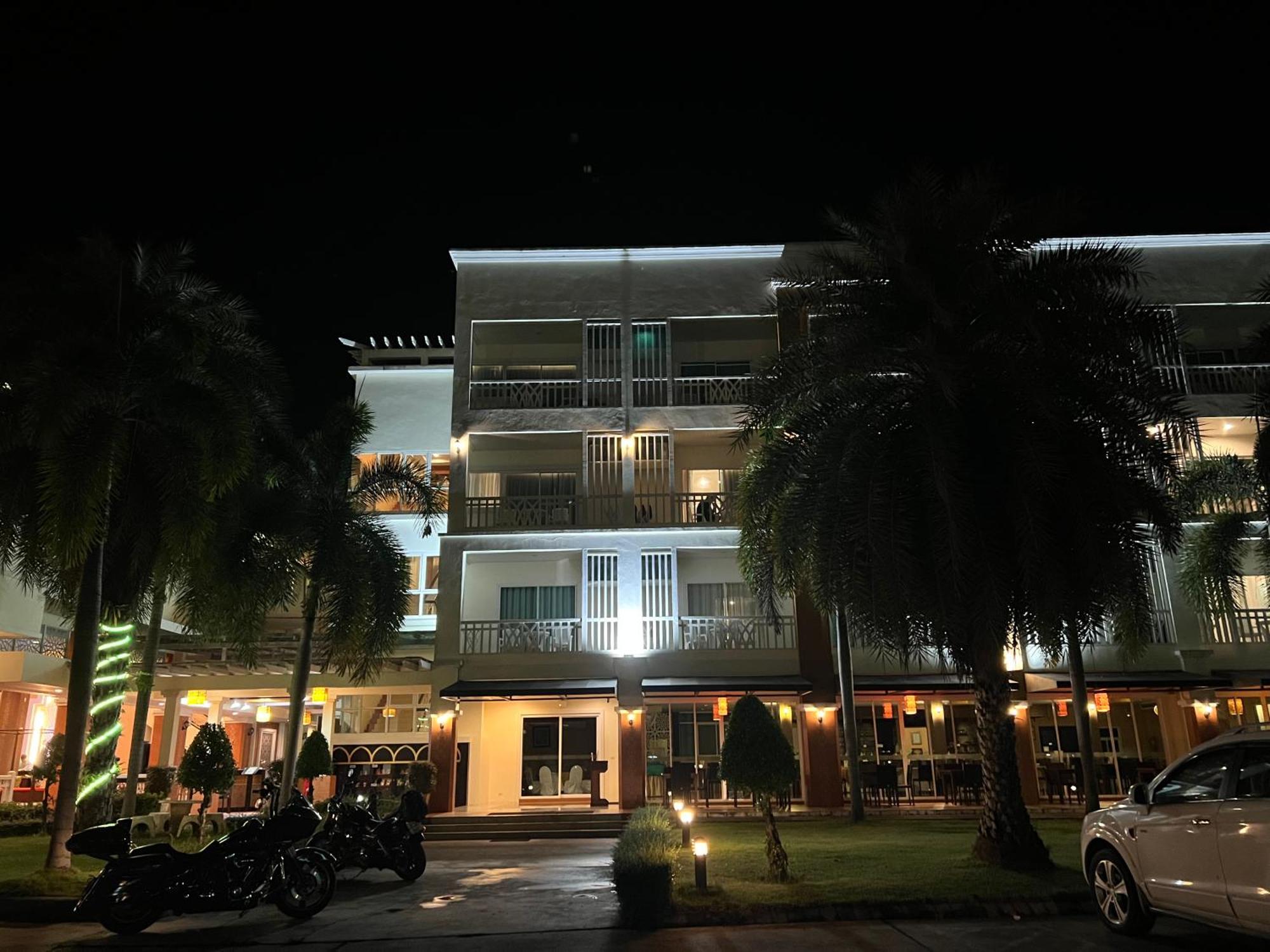 Front Bay 4*