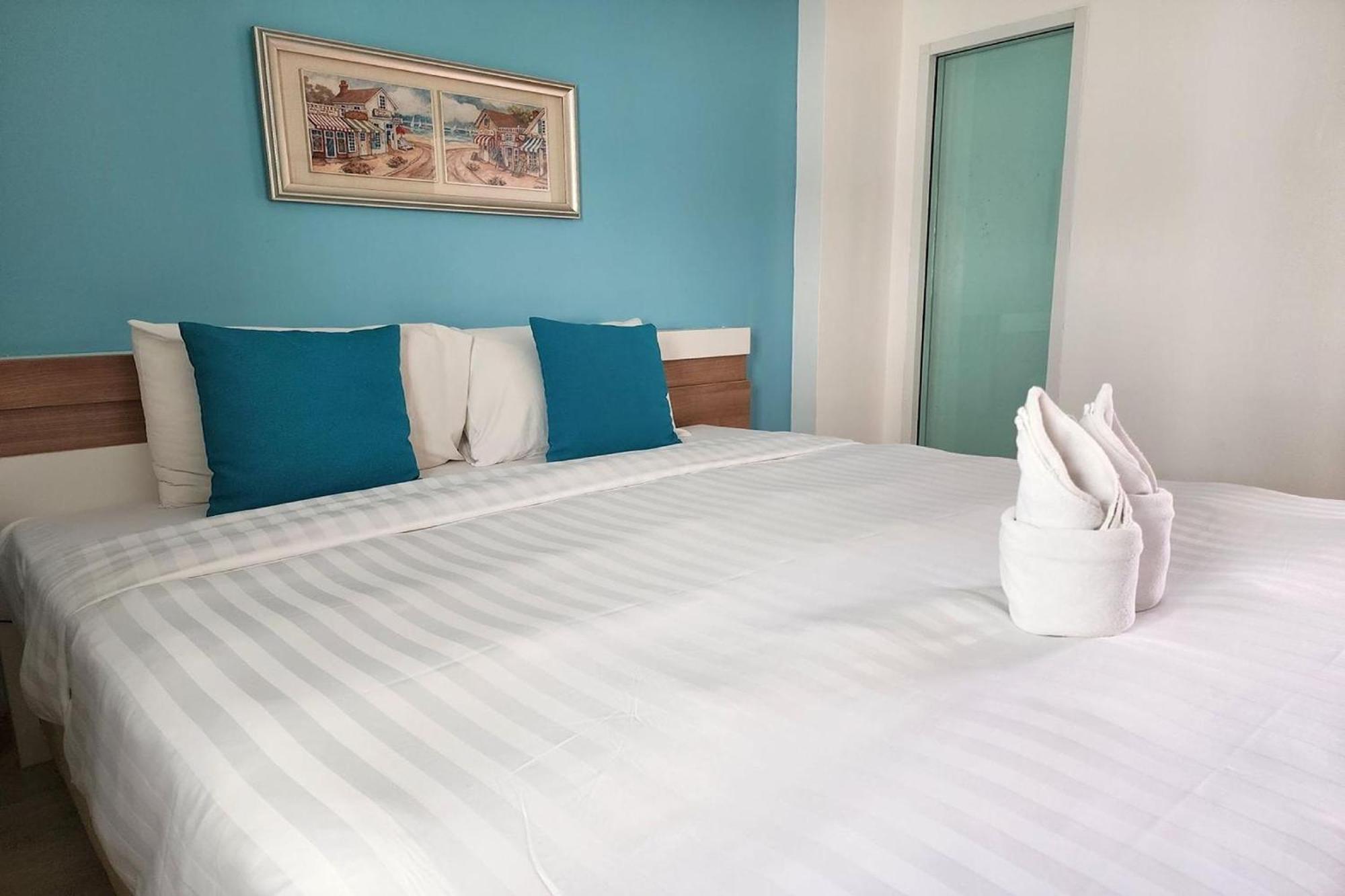 Hotel By Dee At 3*