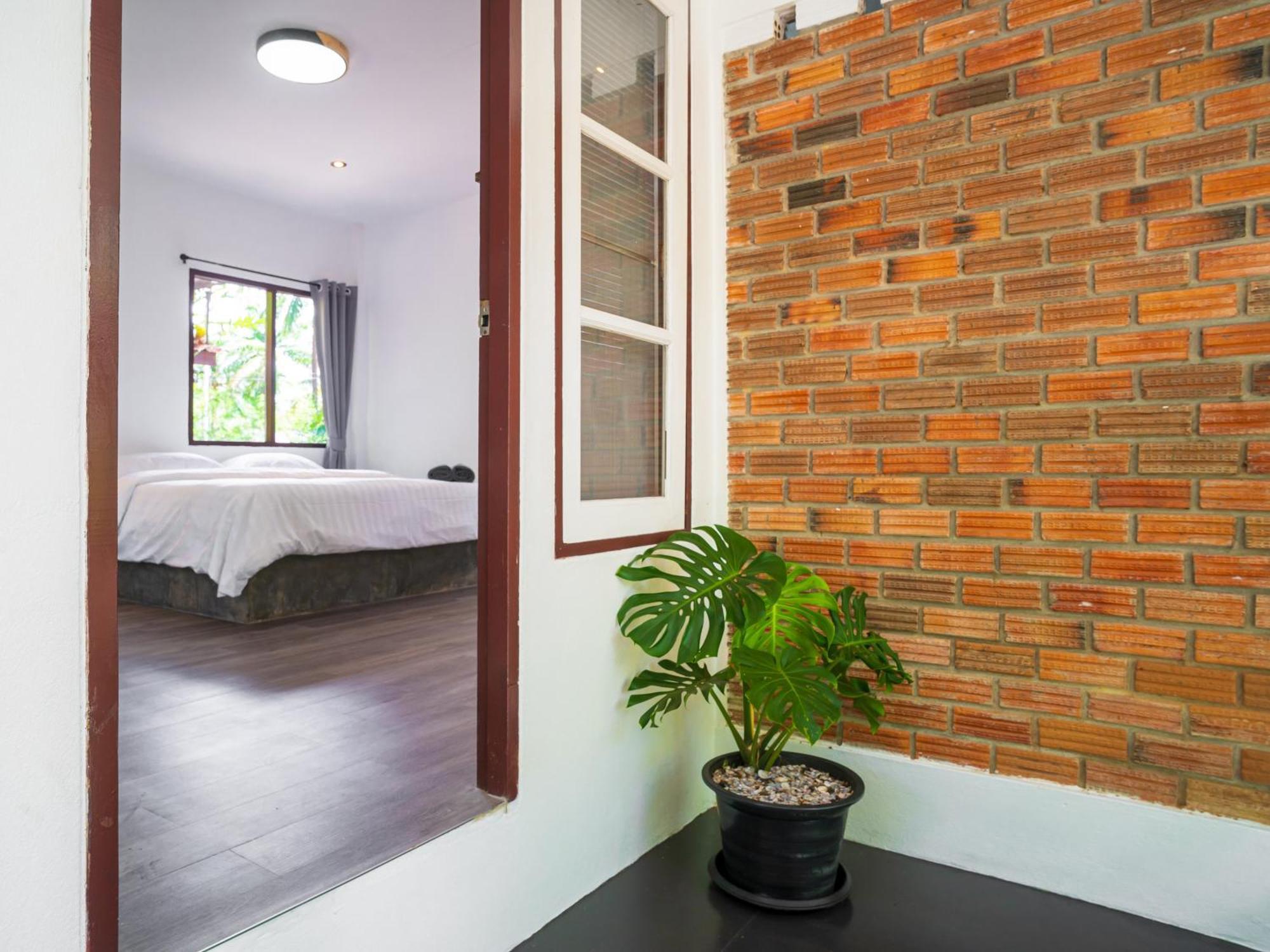 Sand Beach Bungalow * Klong Muang Beach