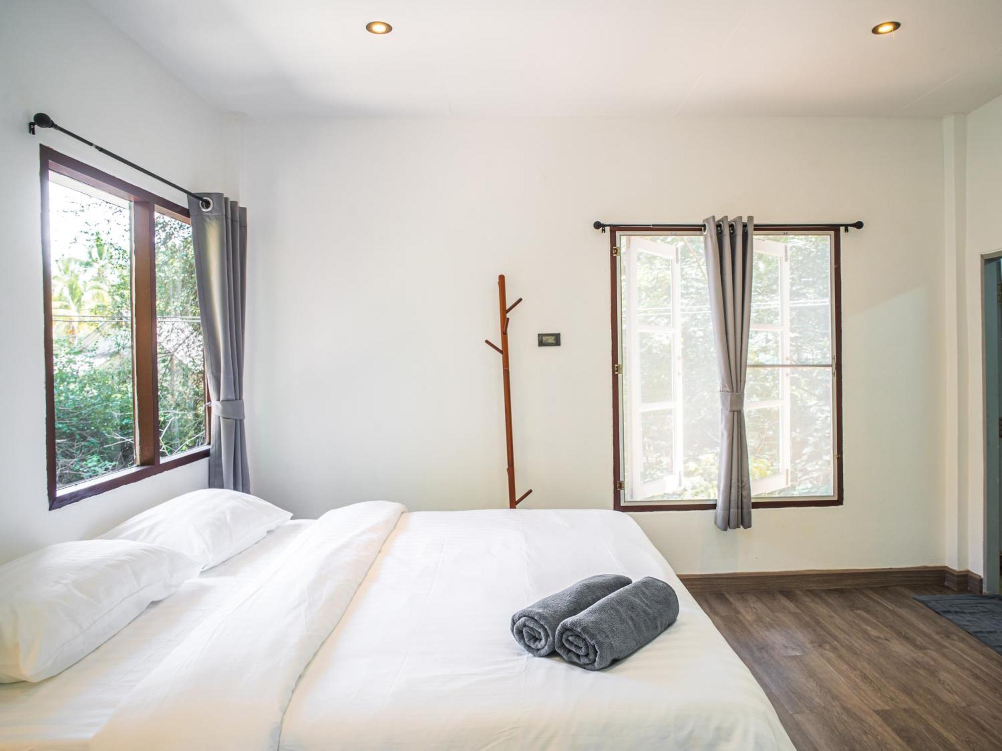 Sand Beach Bungalow Guest house