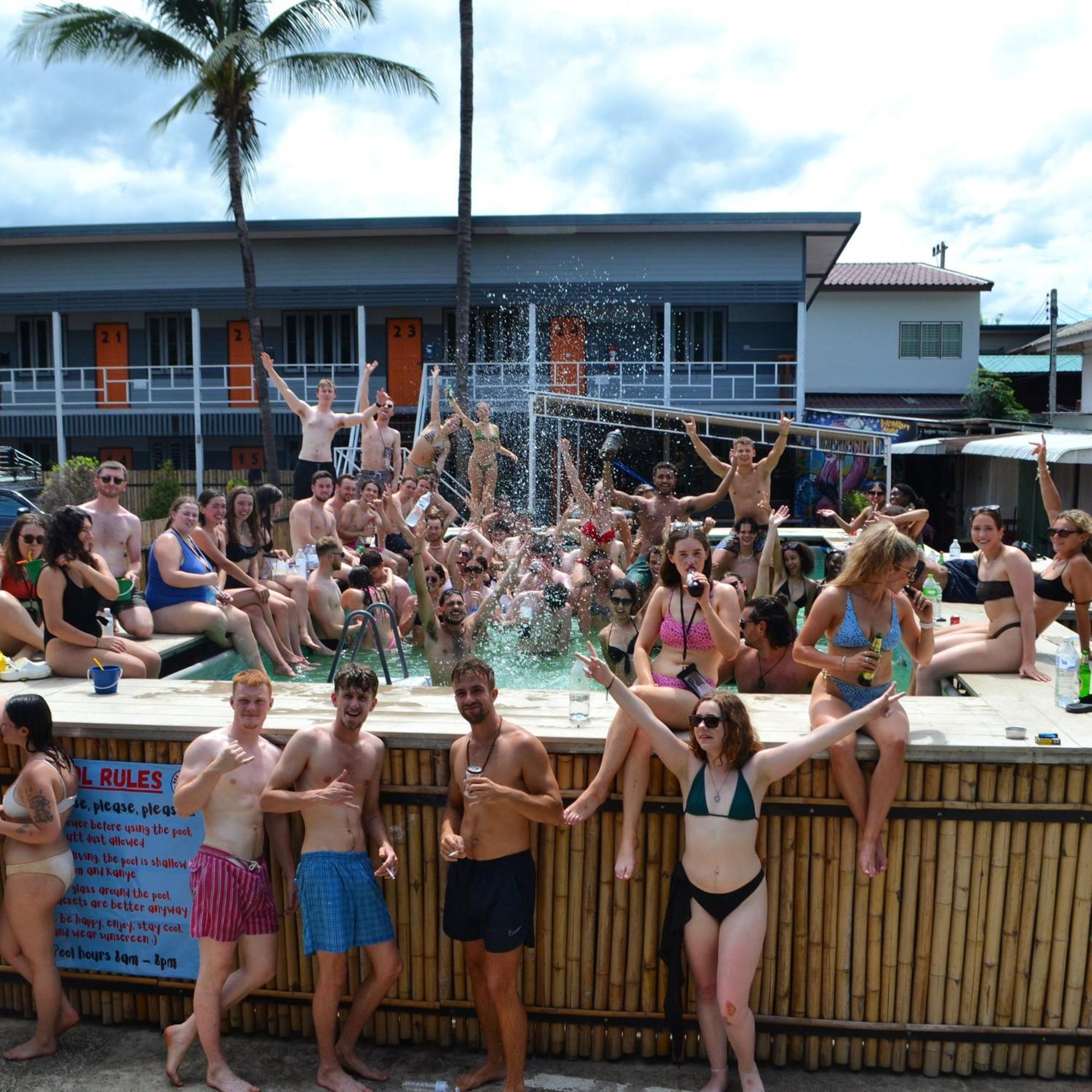Revolution Hostel *