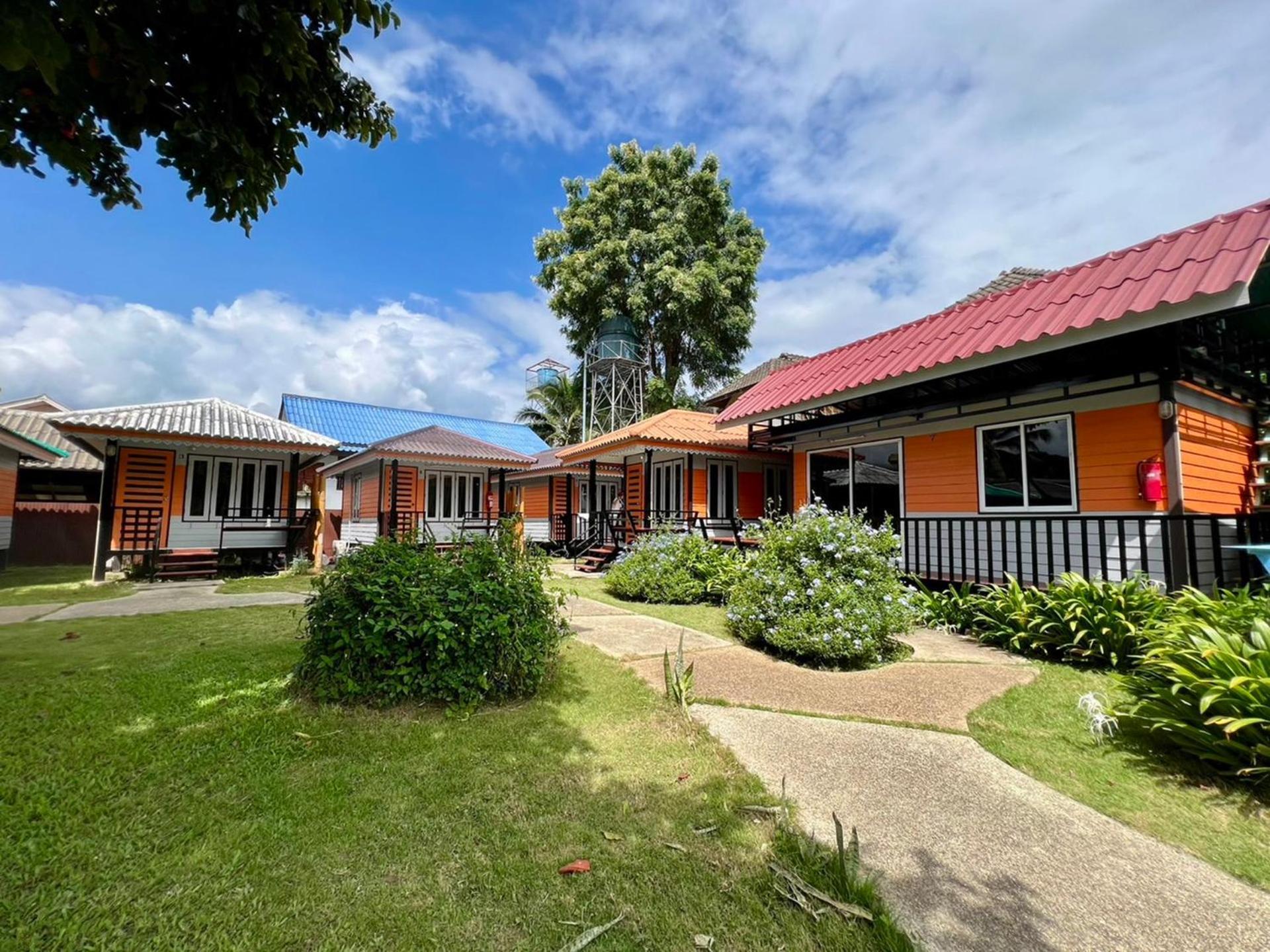 Revolution Hostel *
