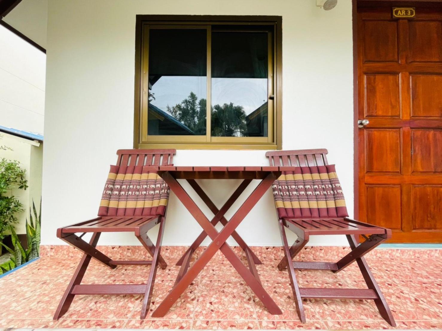 Lanta Arrow House Resort