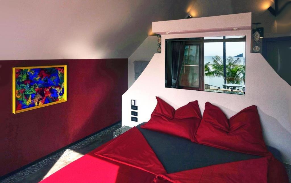 Laguna House *