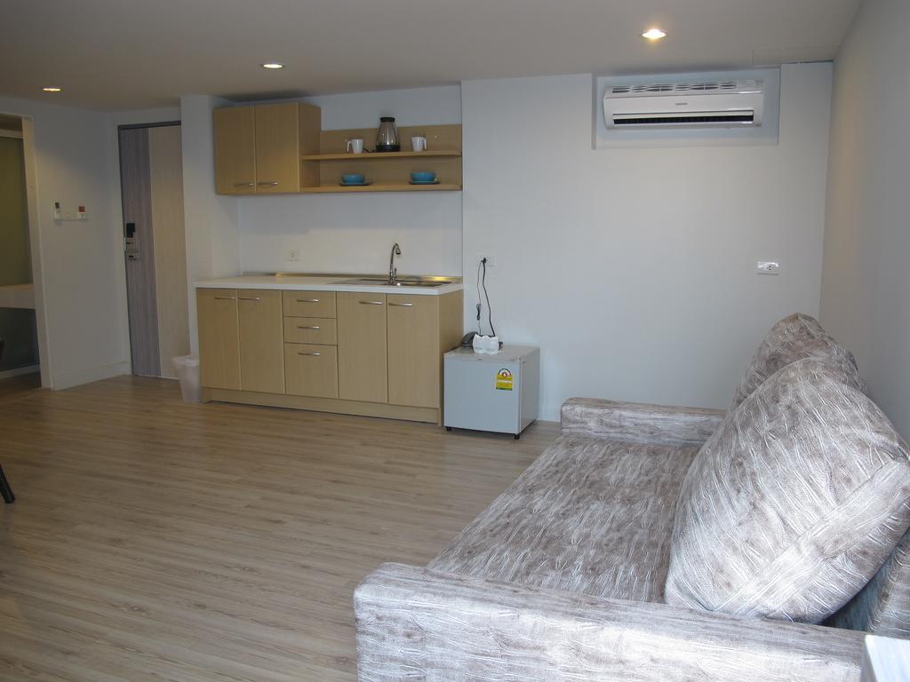 Nantra Pattaya Baan Ampoe Na Chom Thian