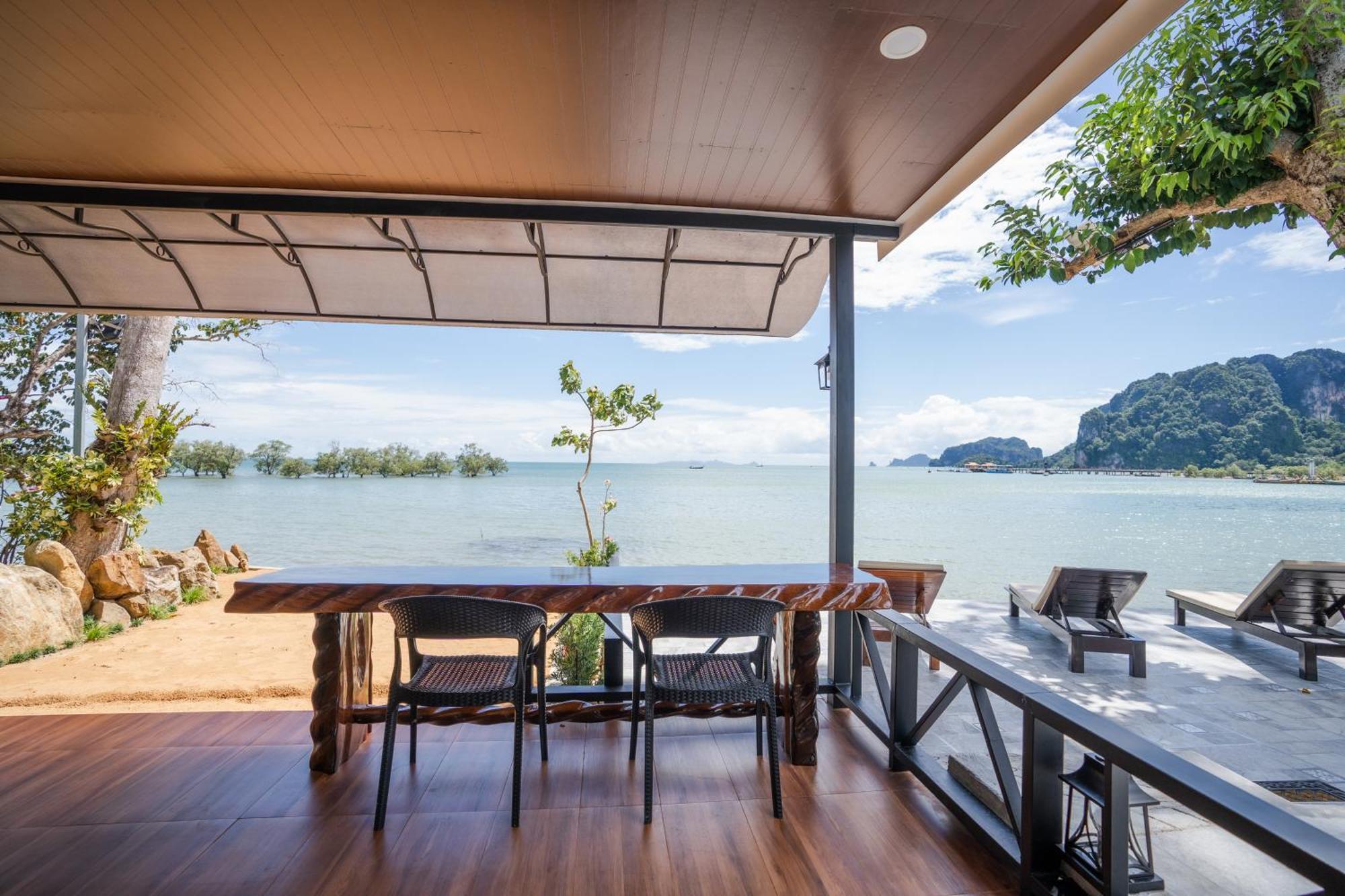 Beachhouse Pool Villa *