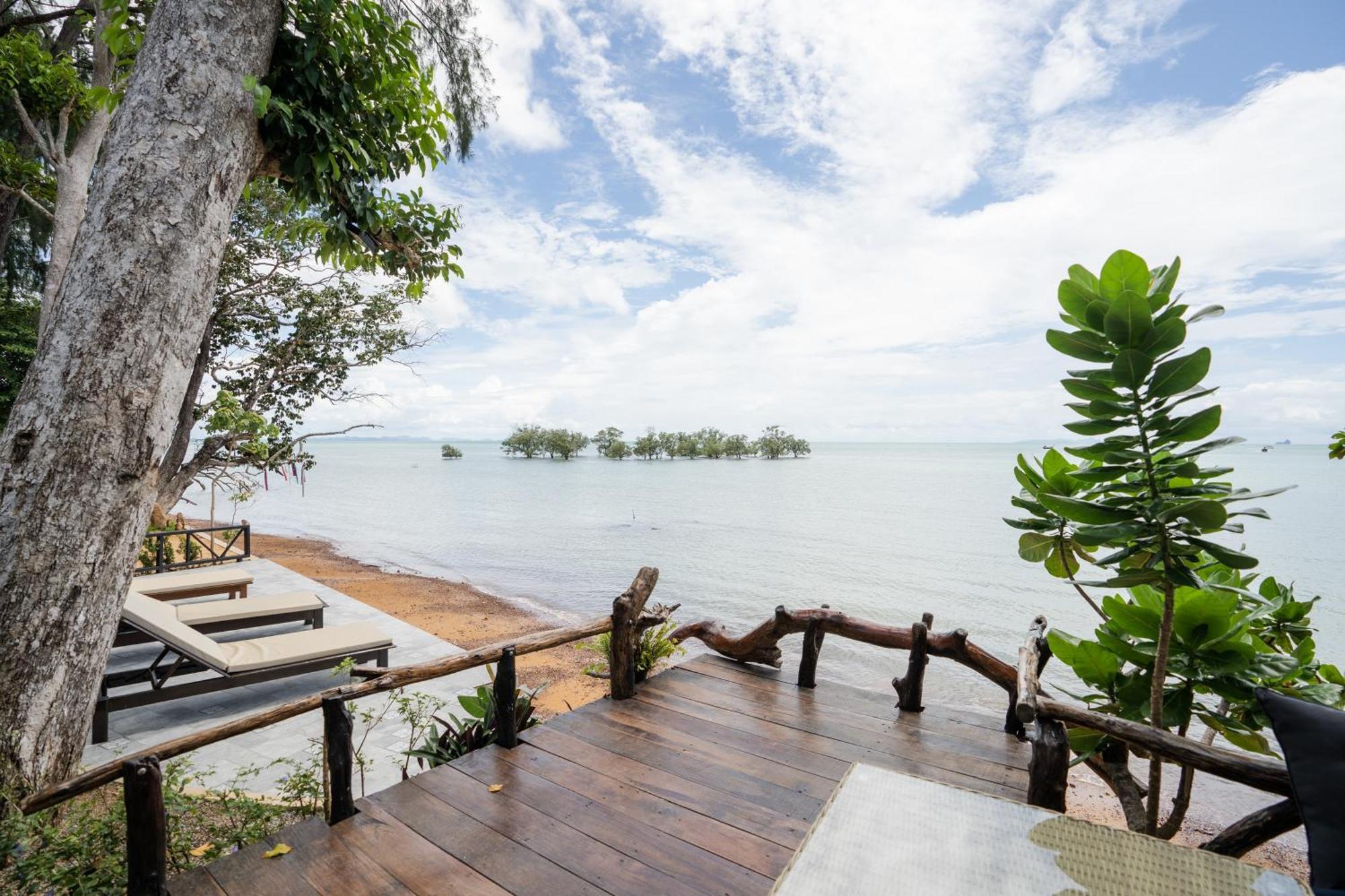 Beachhouse Pool Villa *