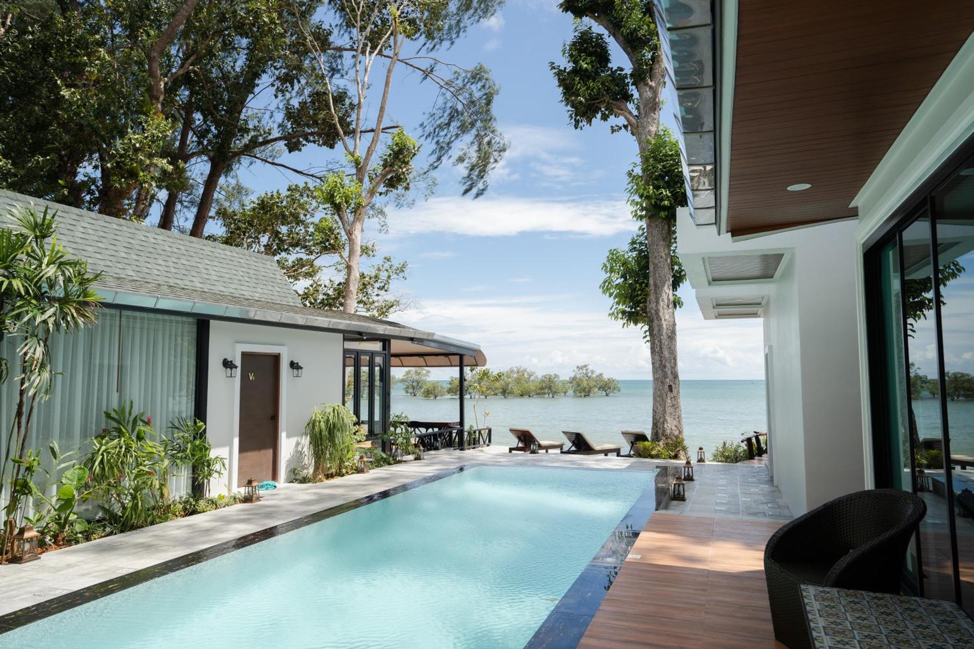 Beachhouse Pool Villa