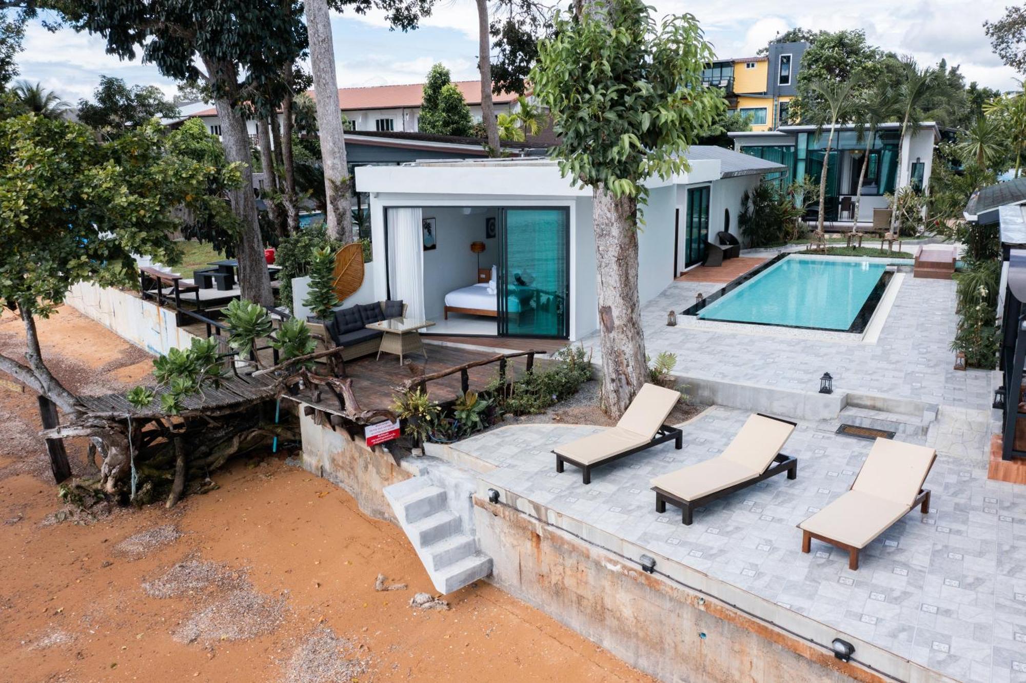 Beachhouse Pool Villa *