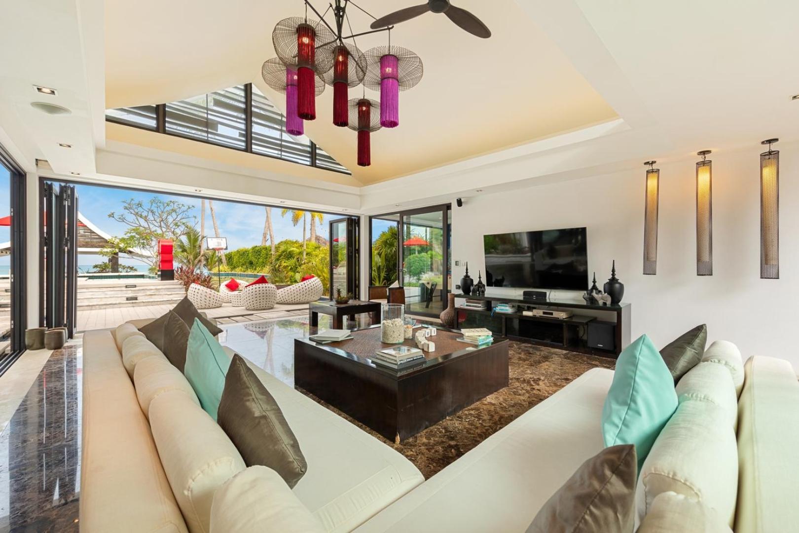Beachfront Baan Paradise *