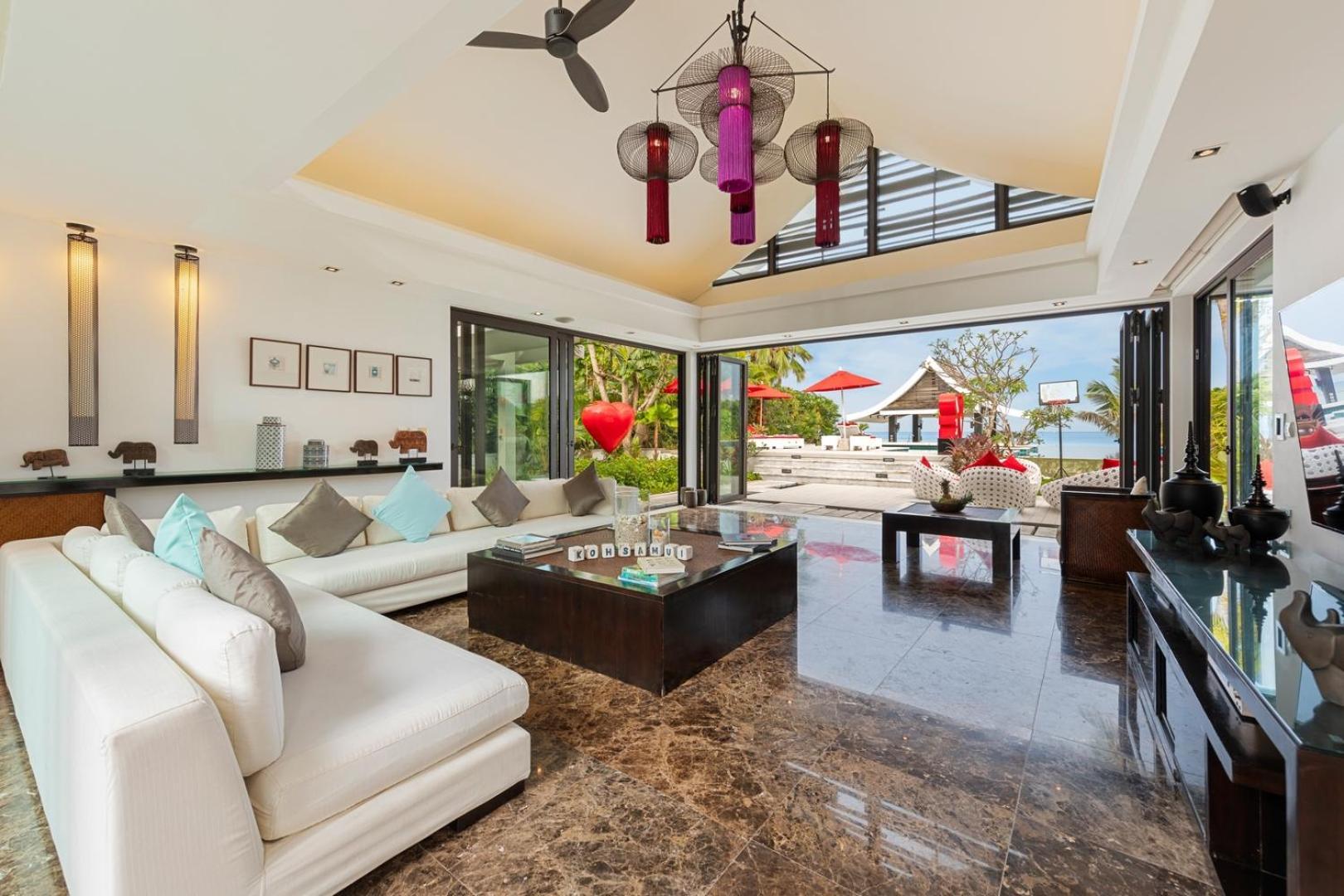 Beachfront Baan Paradise Villa *