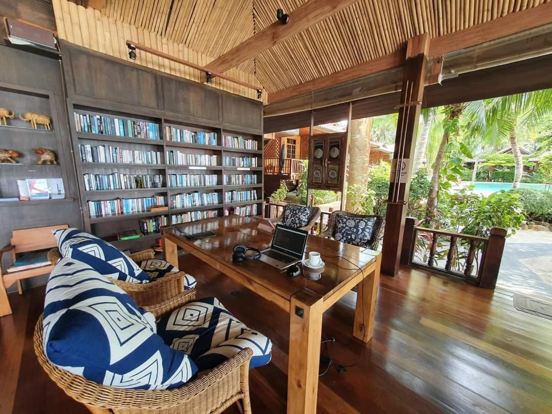 Salad Hut Lodge *