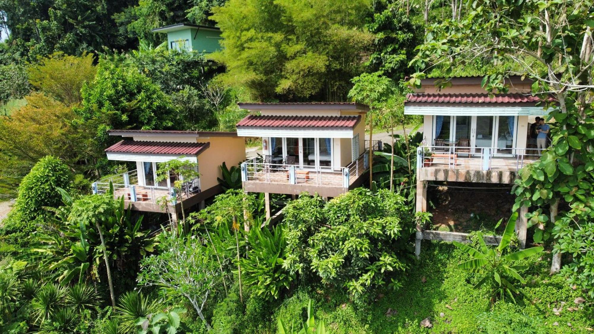 Resort Baan Khao Noi *