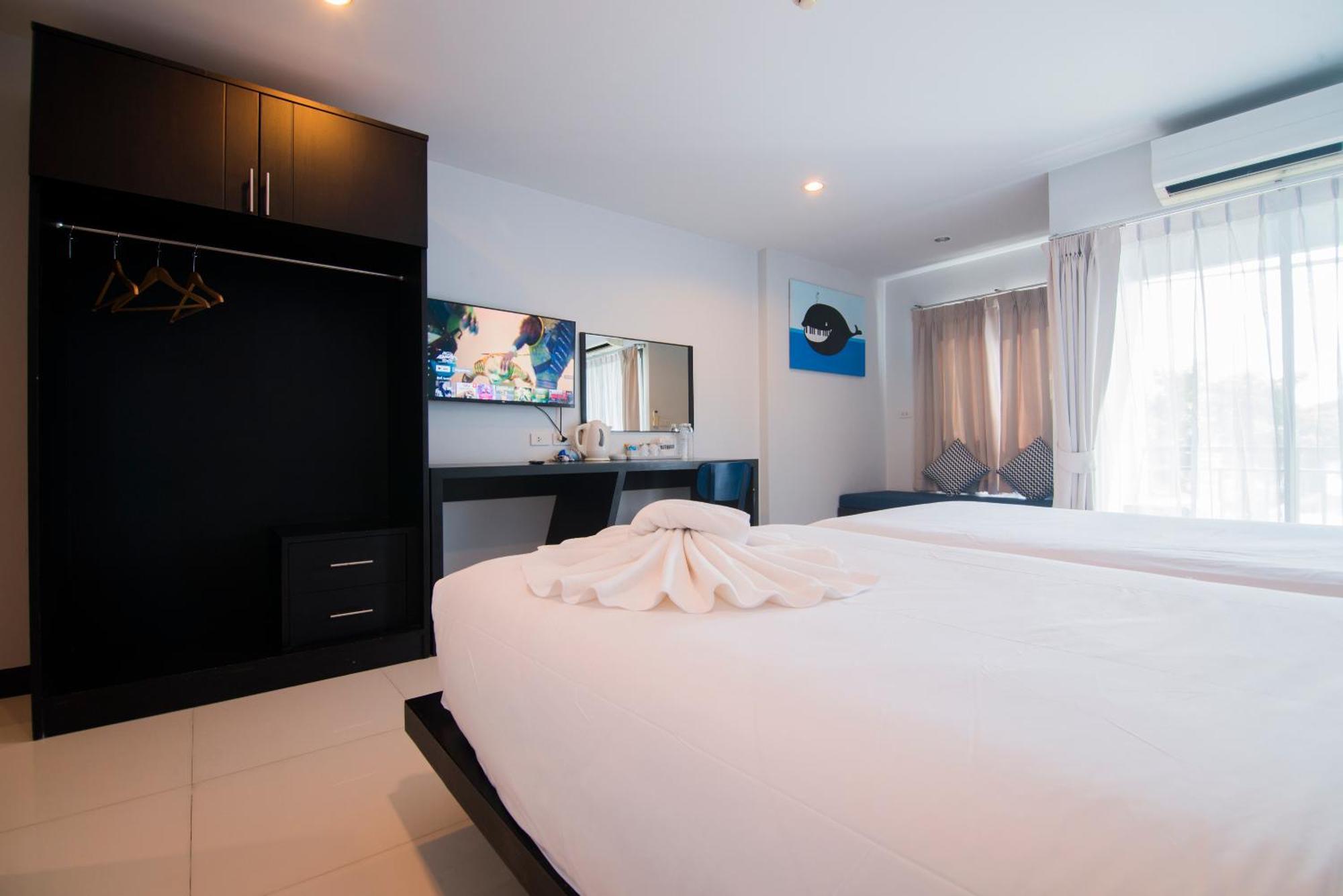 Sleep Whale Hotel 3*