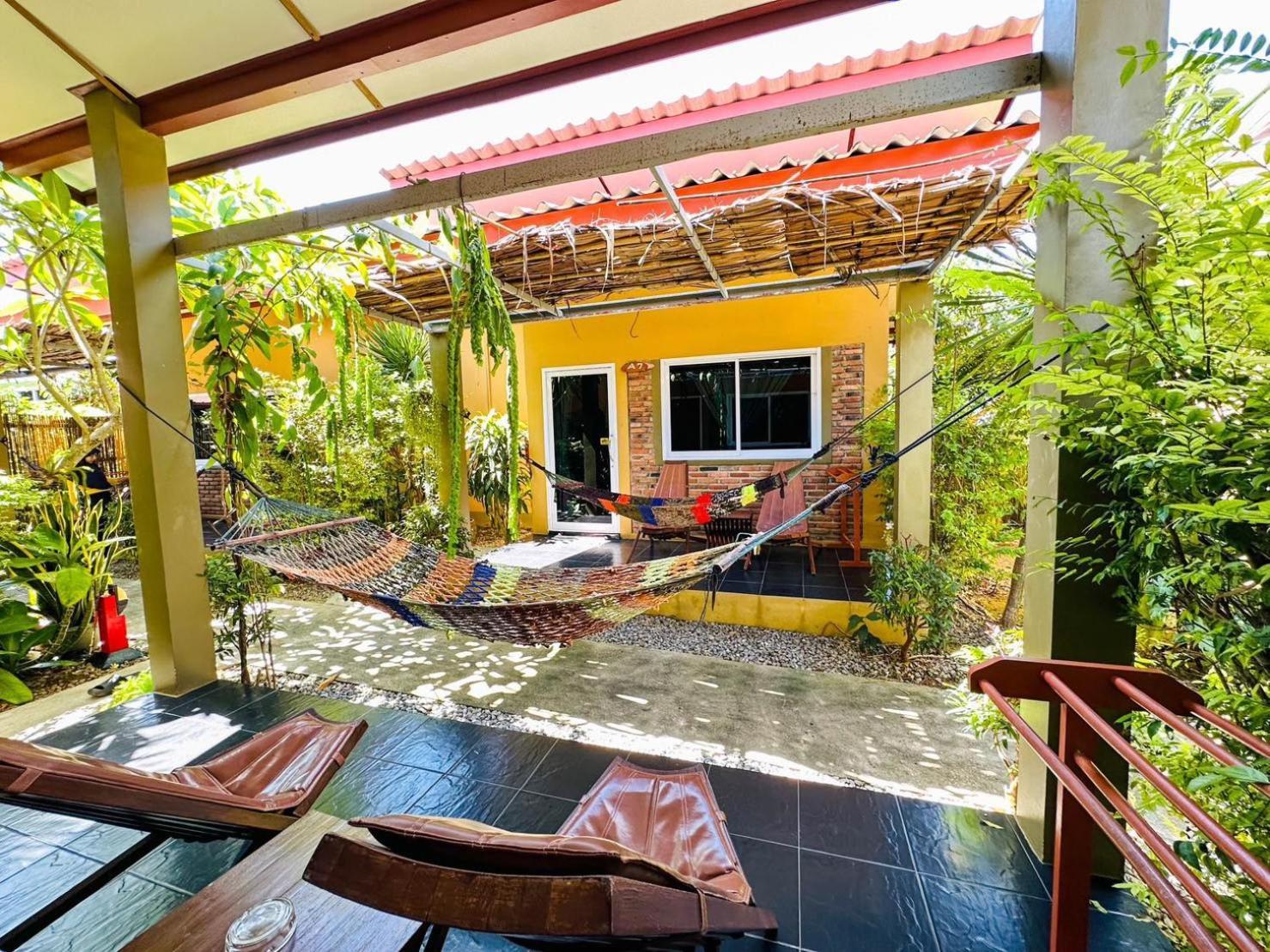 Guest house Lanta Baan Nok 2*