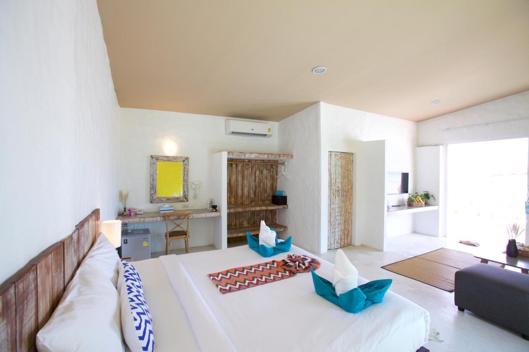 Lime N Soda Beachfront Resort 3*