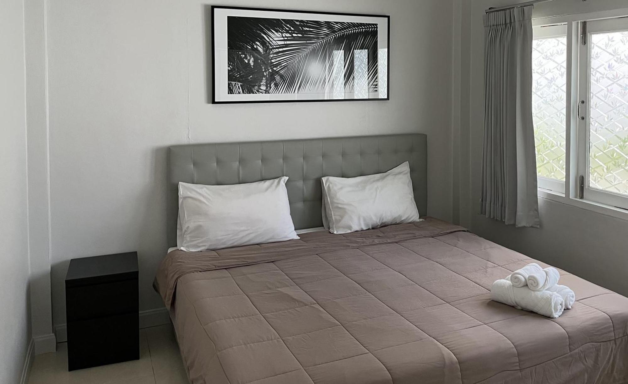 Bann Kanchana Beachfront Apartment *