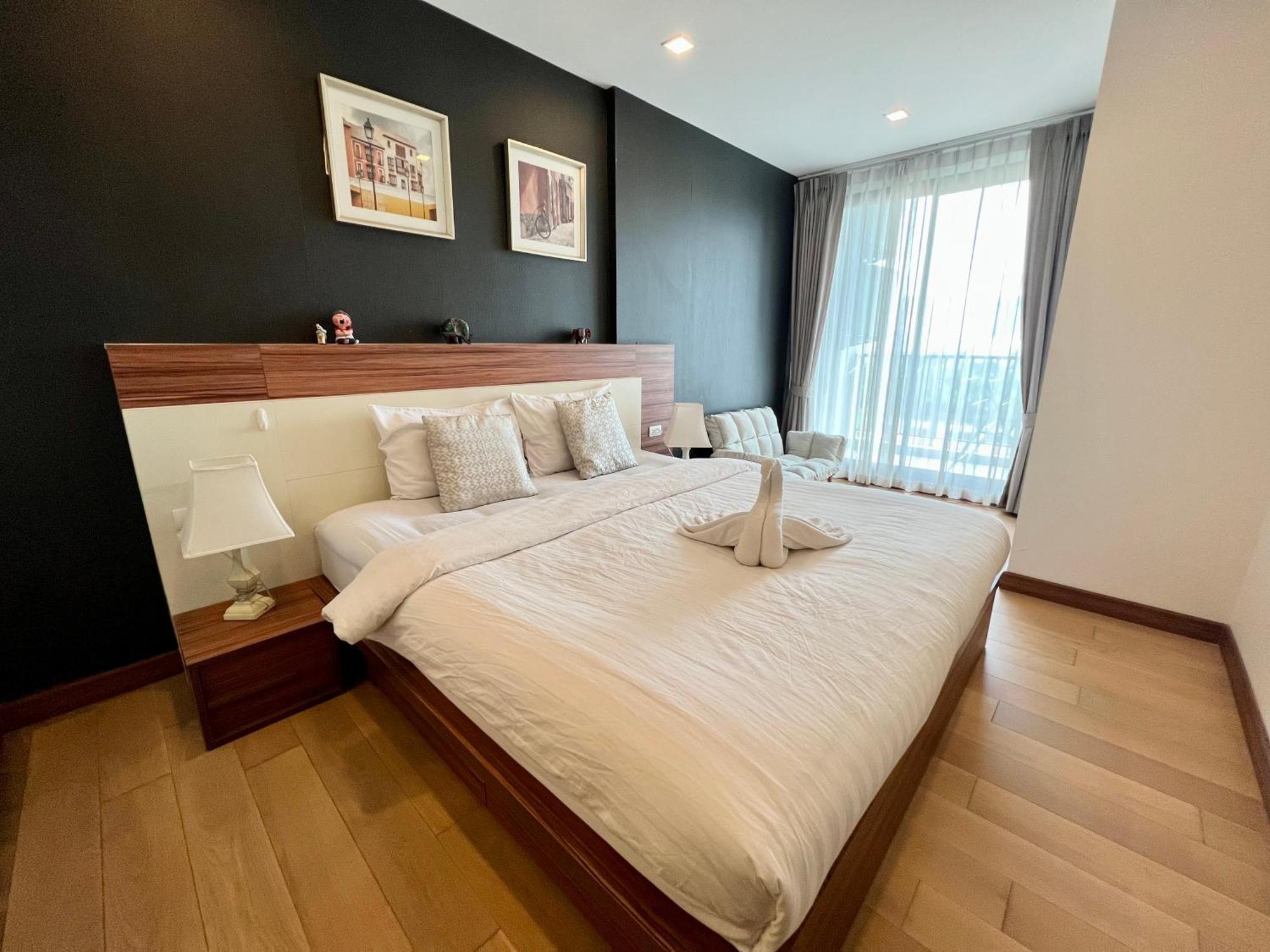 Cozy Luxury @ The Astra Apartment *