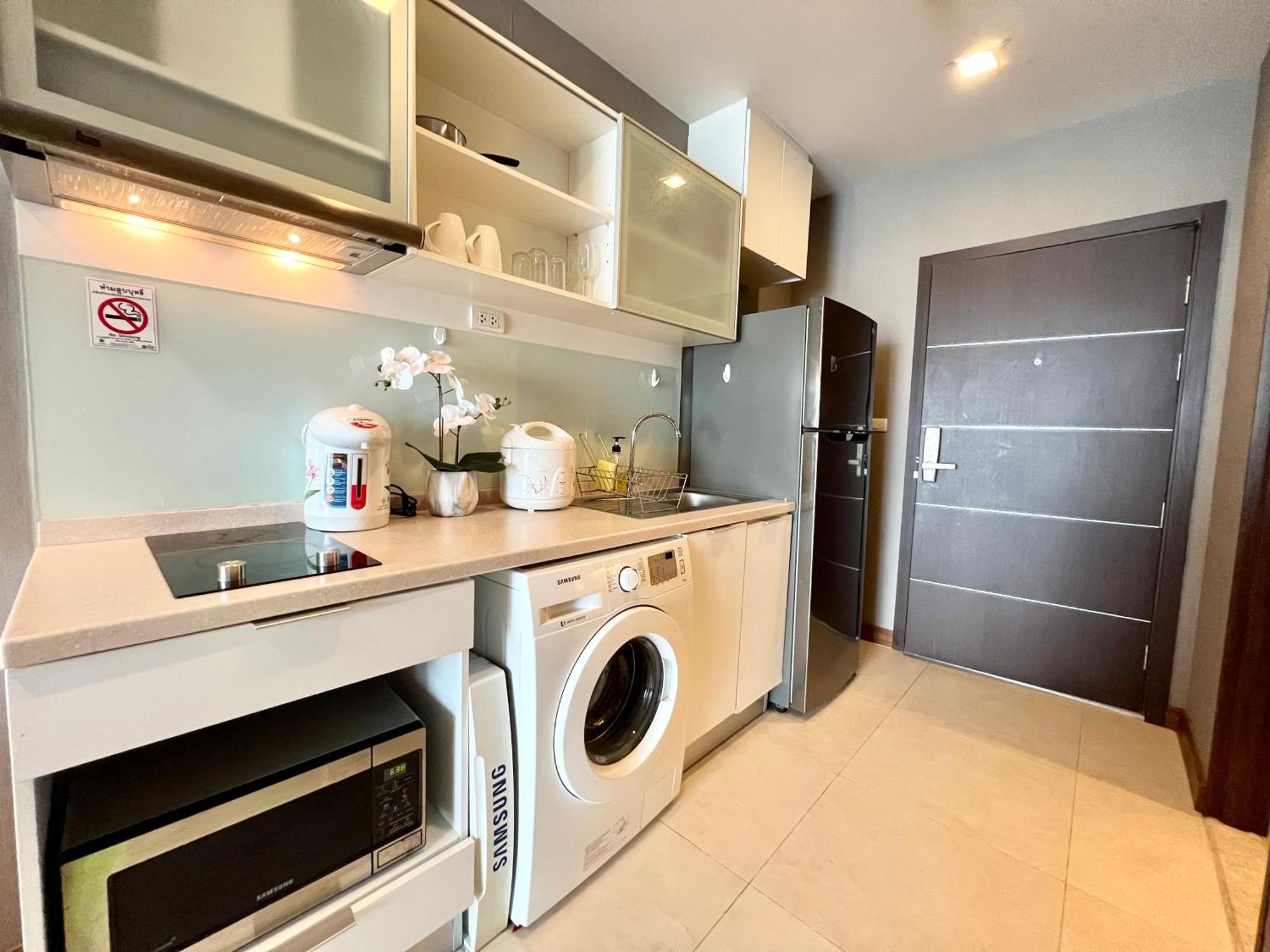 Cozy Luxury @ The Astra Apartment *