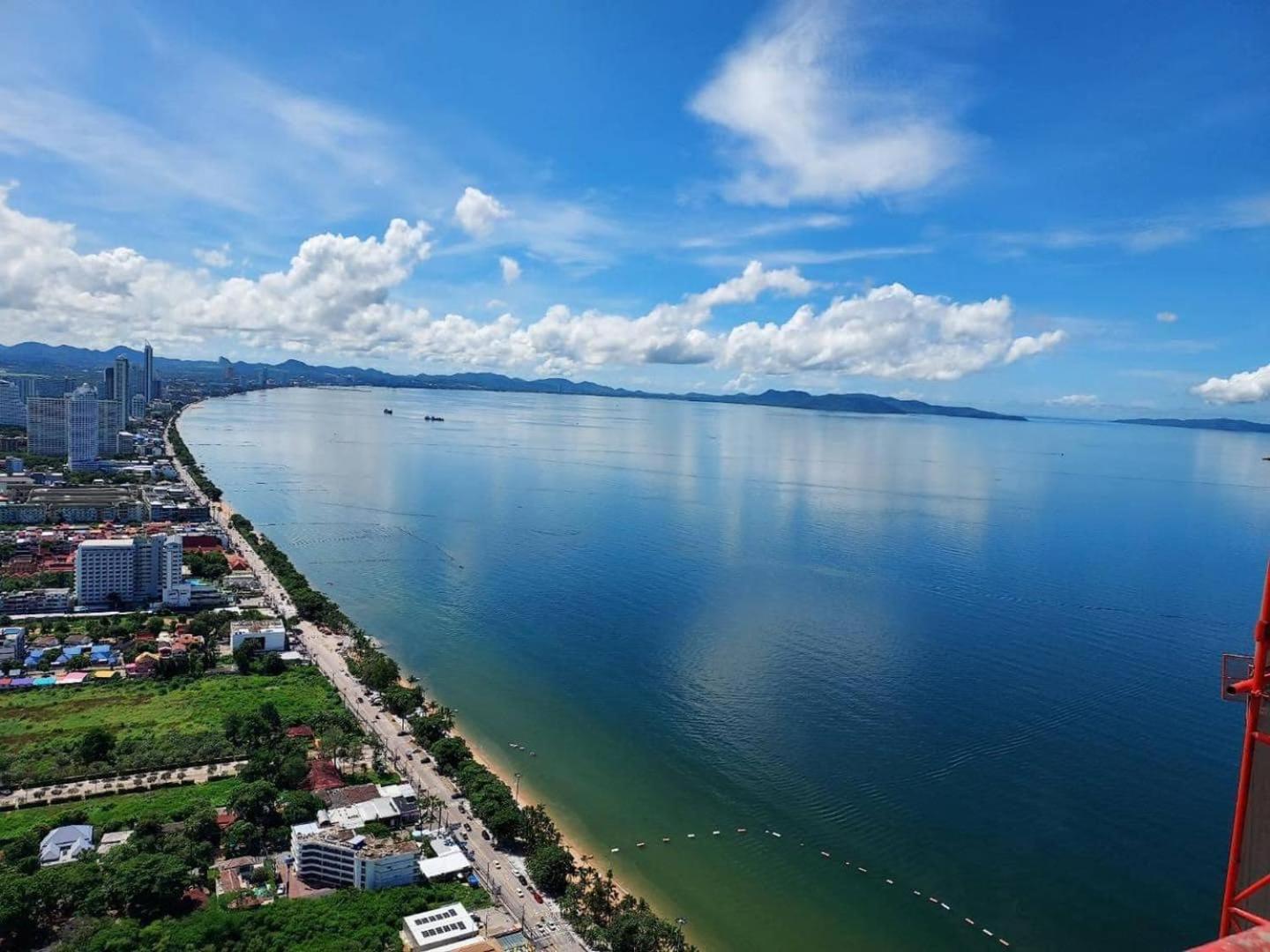 Apartment The Astra Sky River Jomtien Beach